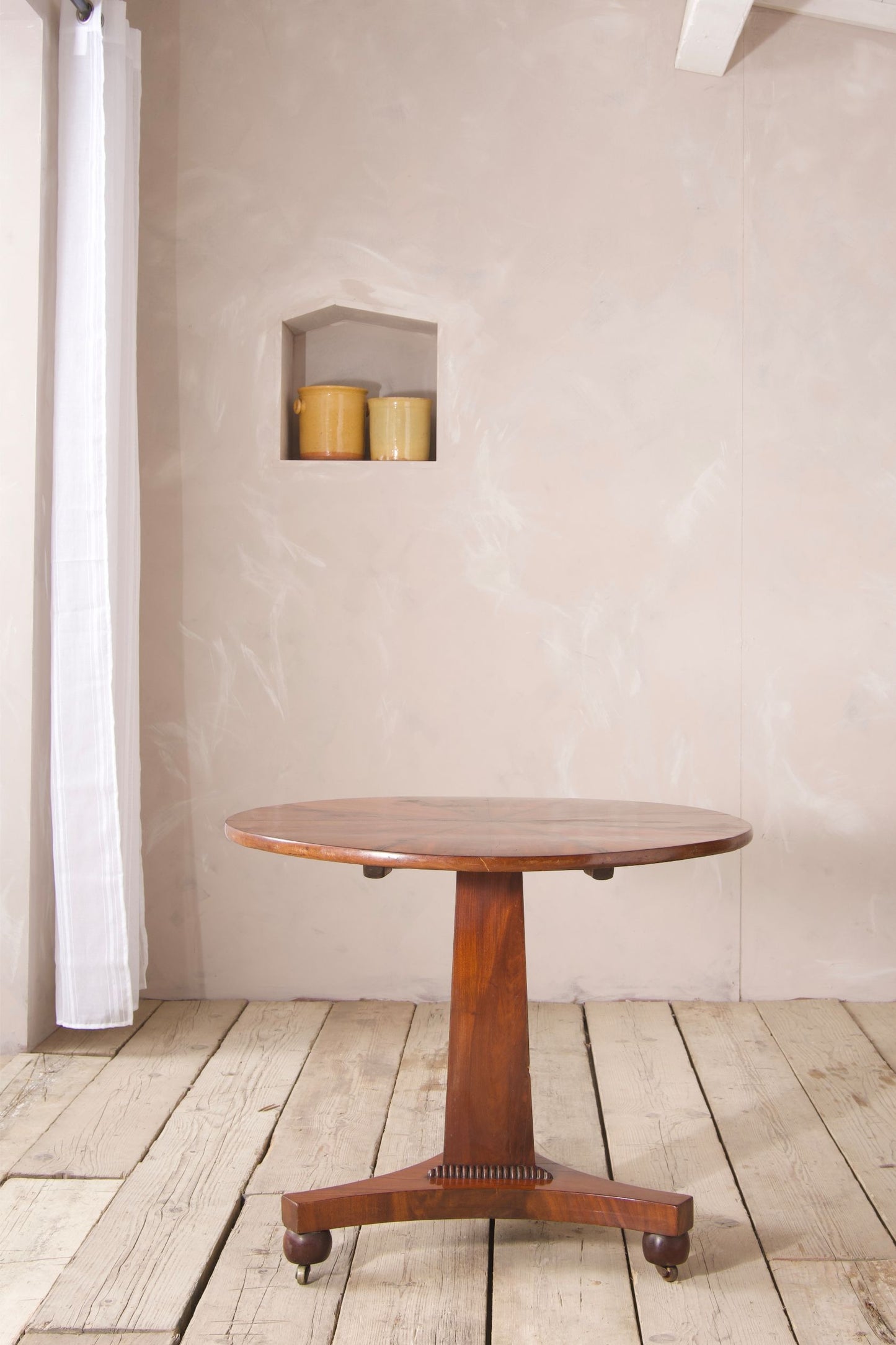 19th century Flame mahogany tilt top table