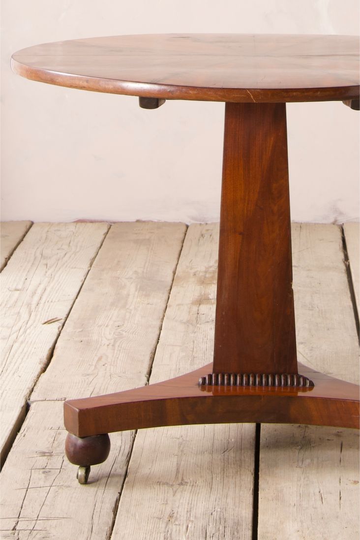19th century Flame mahogany tilt top table