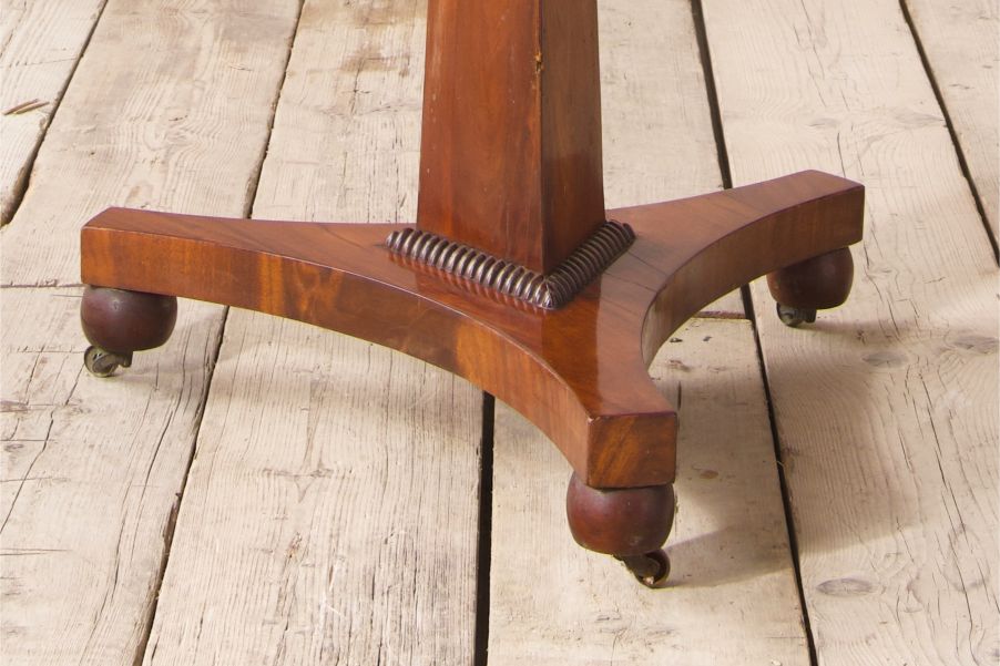 19th century Flame mahogany tilt top table