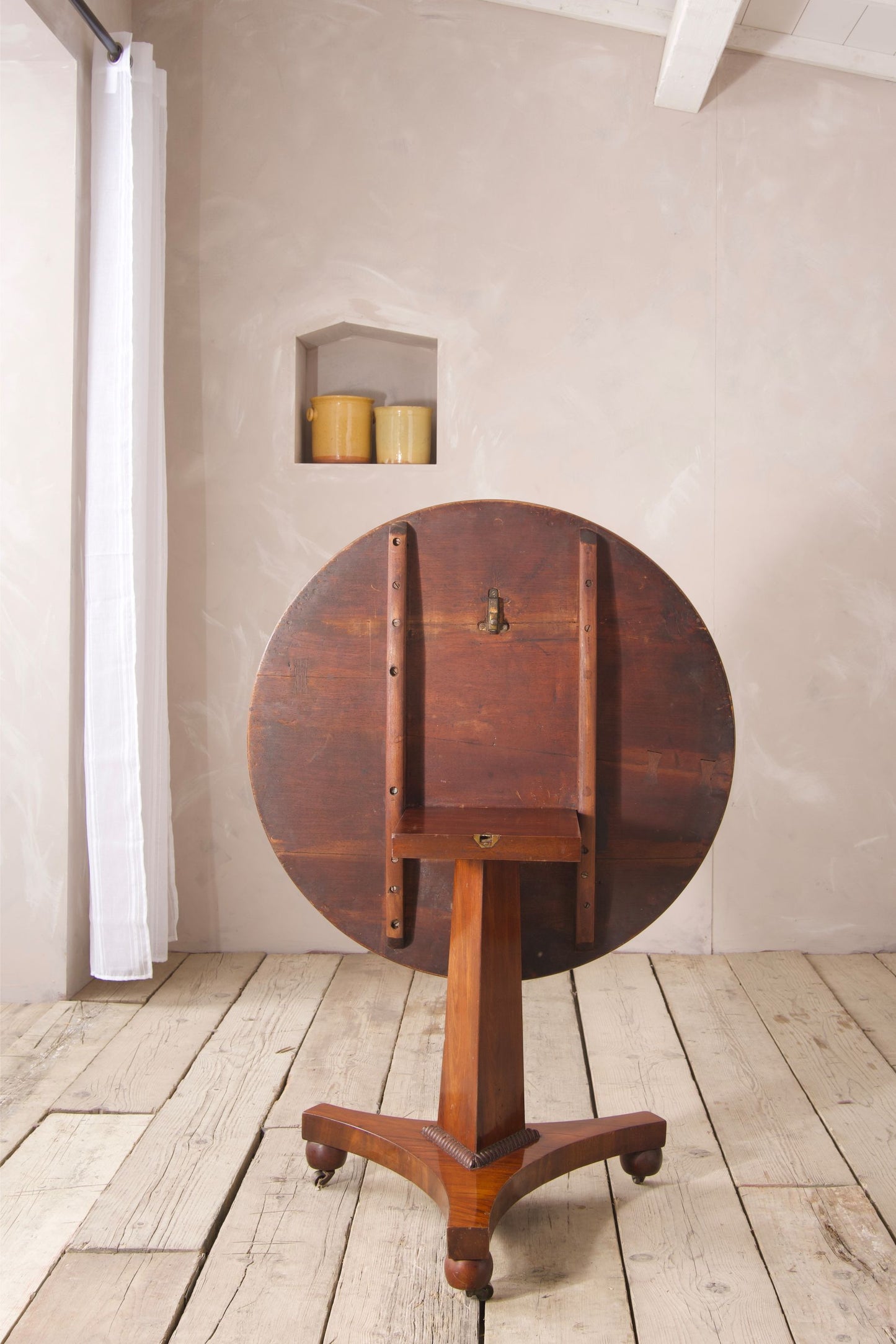 19th century Flame mahogany tilt top table