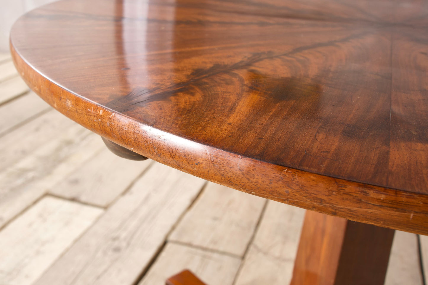 19th century Flame mahogany tilt top table
