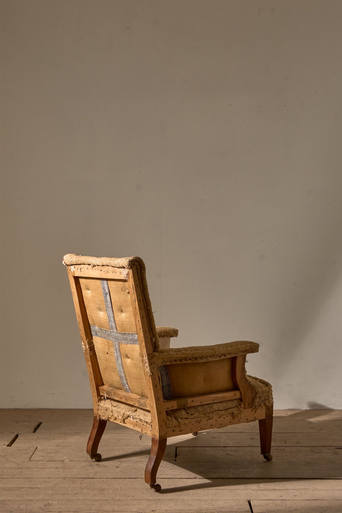 19th century Elegant shapely arm armchair