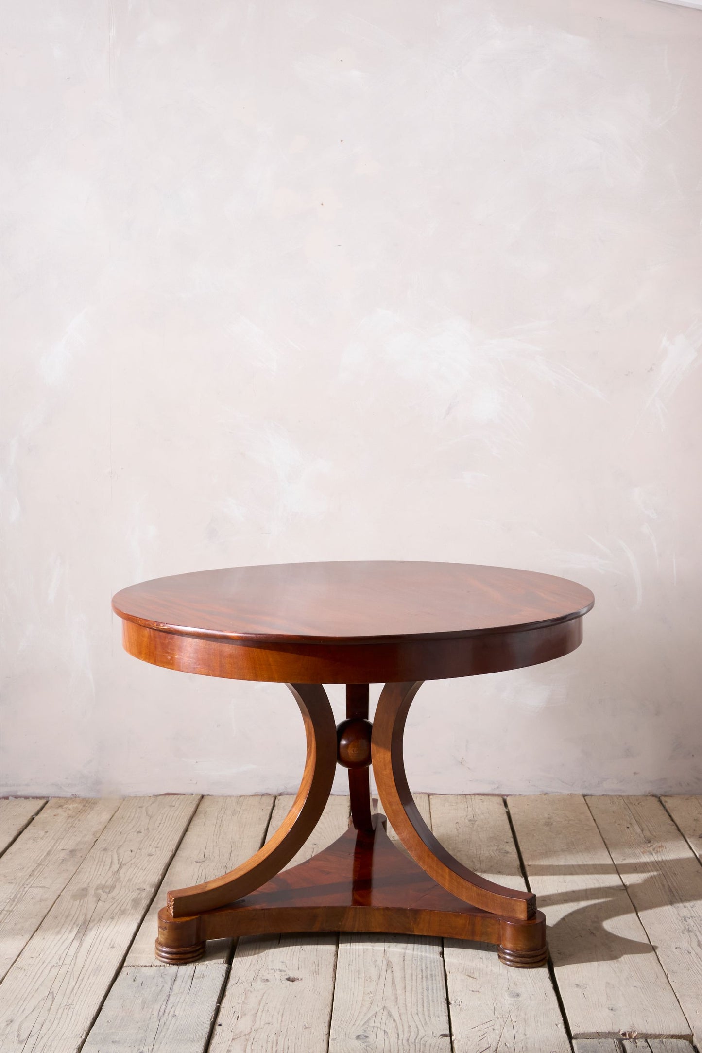 19th century Mahogany Gueridon table with ball detail