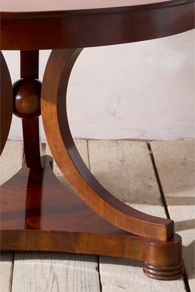 19th century Mahogany Gueridon table with ball detail