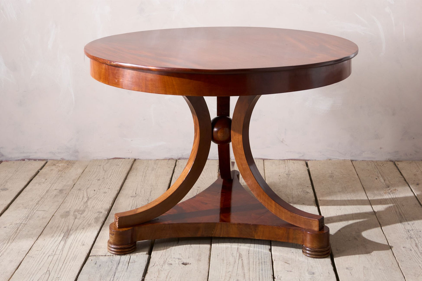 19th century Mahogany Gueridon table with ball detail