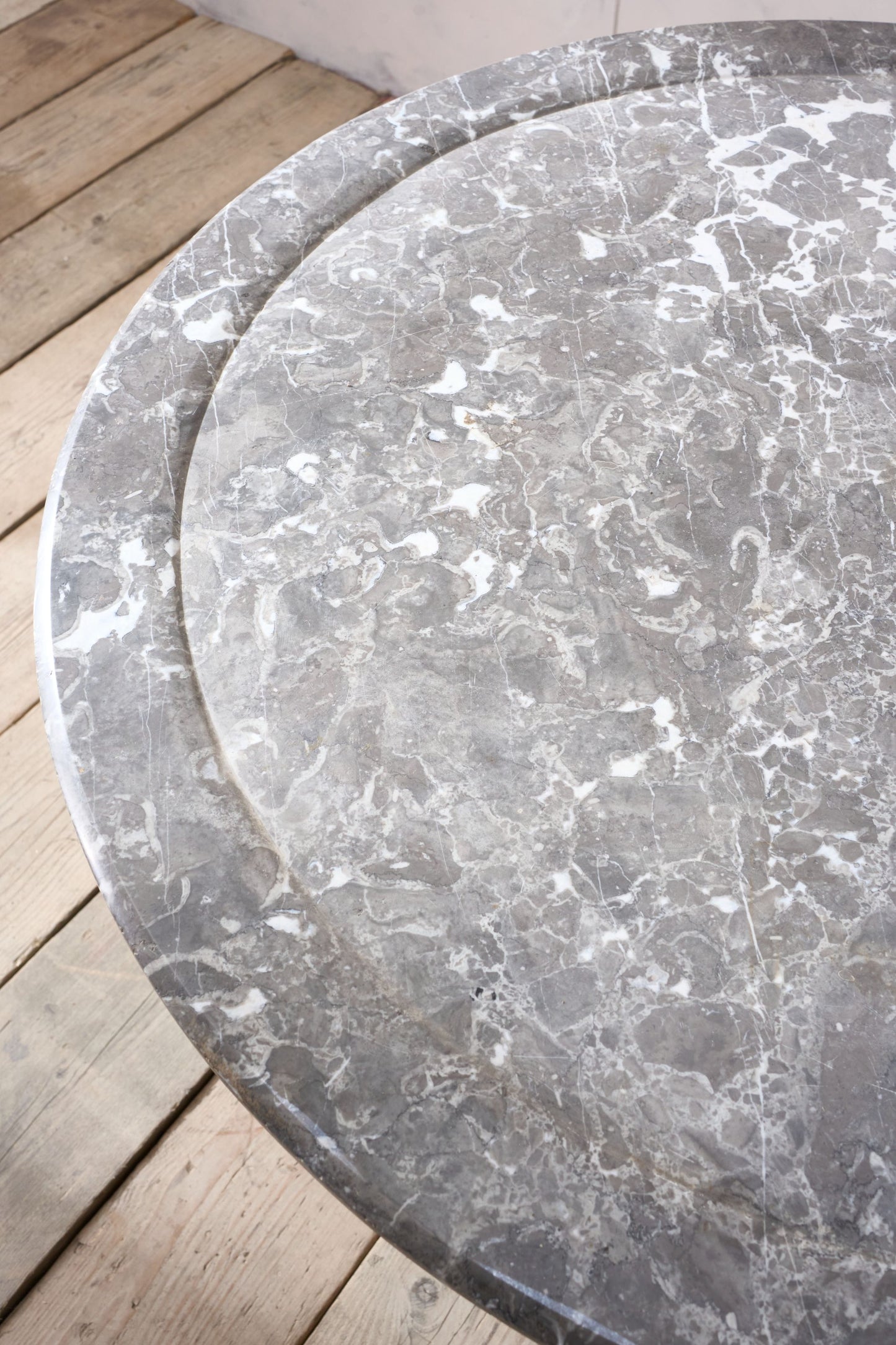 Early 19th century Walnut and Grey marble Gueridon Table