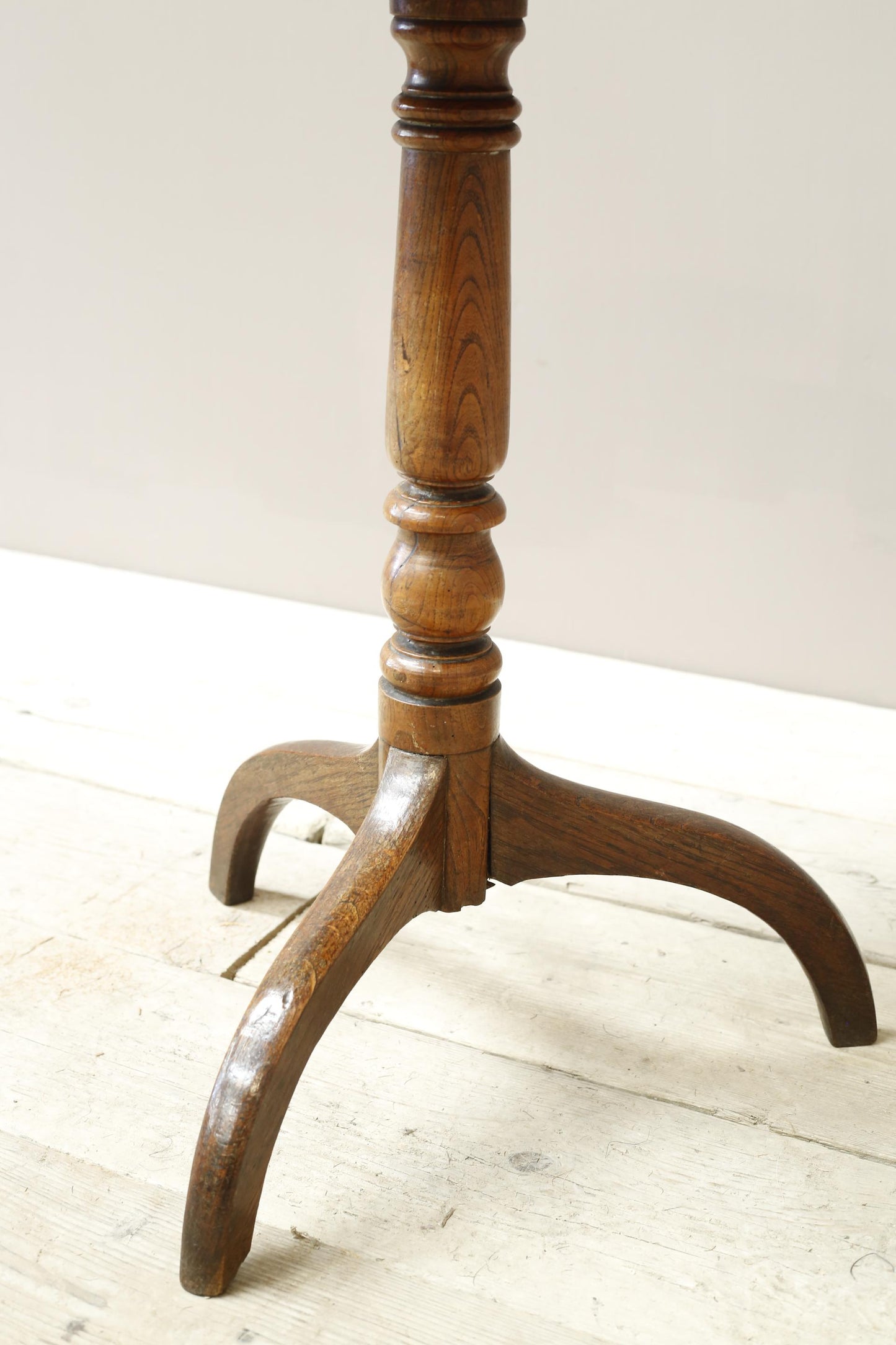 18th century Georgian oak wine table
