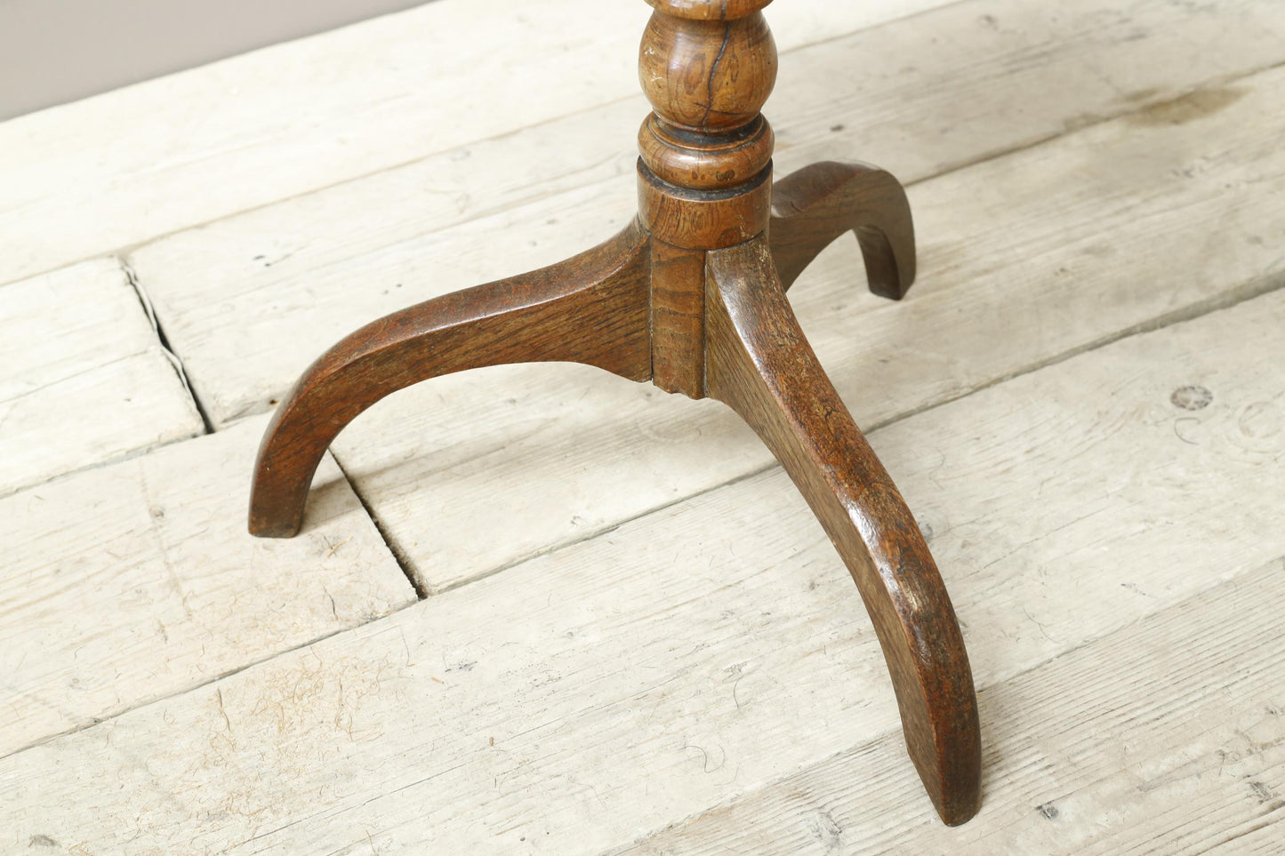 18th century Georgian oak wine table