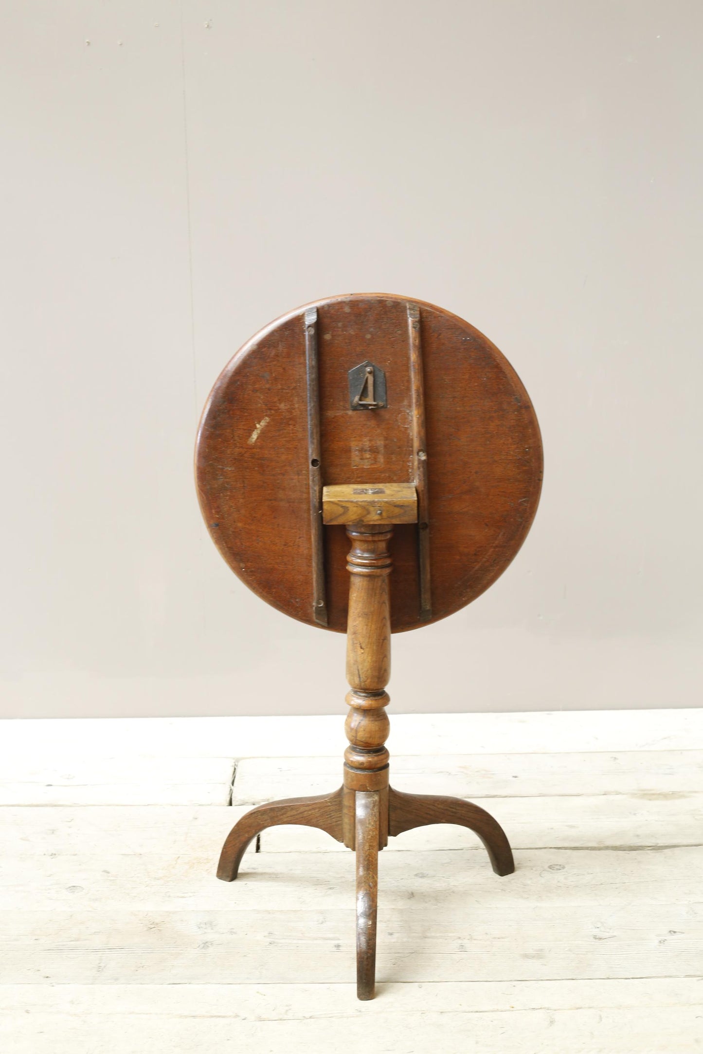 18th century Georgian oak wine table
