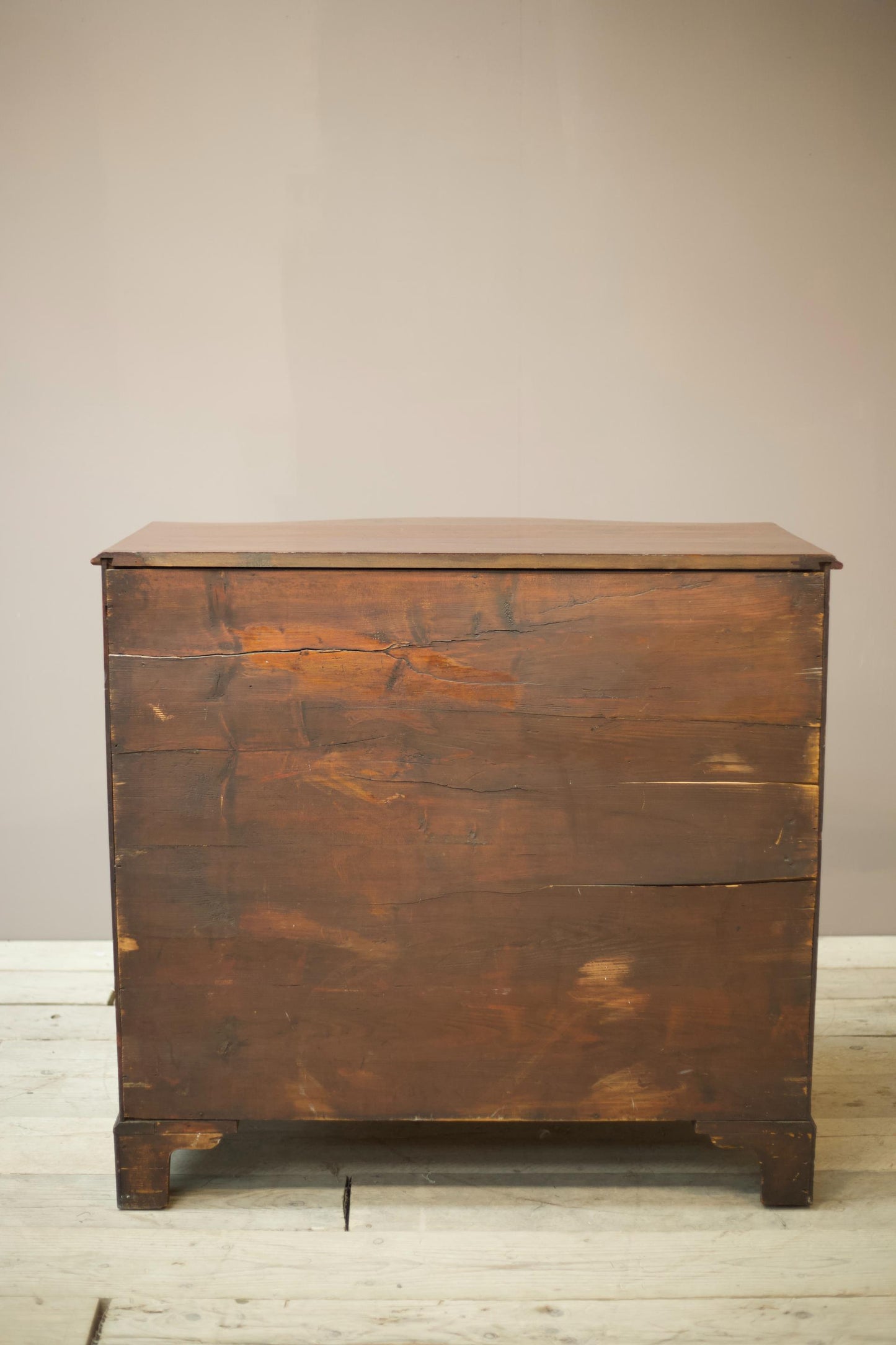 Very Impressive Georgian serpentine fronted chest of drawers