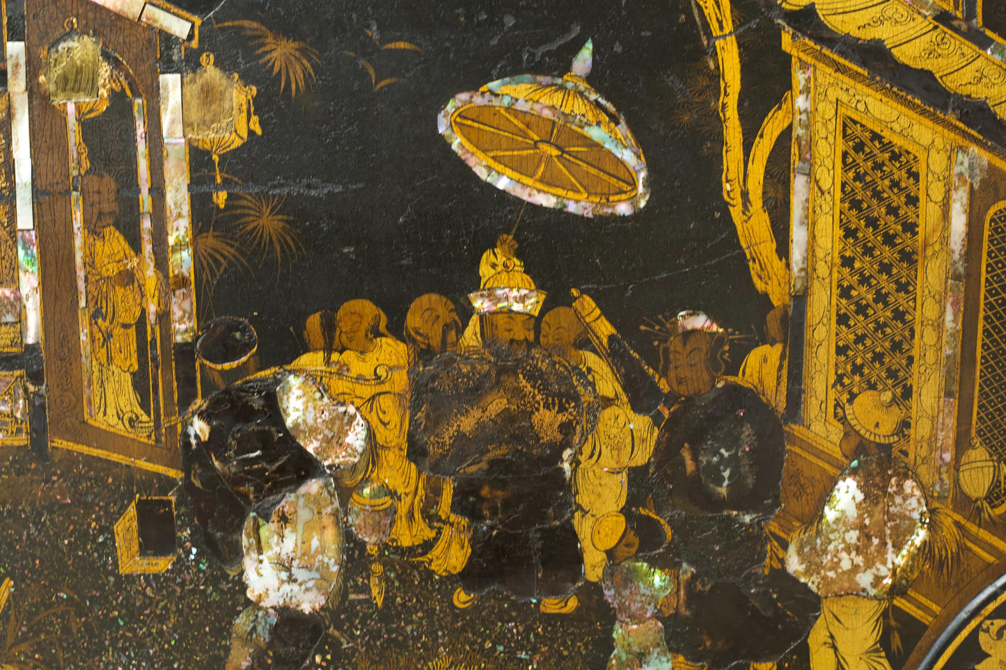 19th century Chinoiserie tilt top table