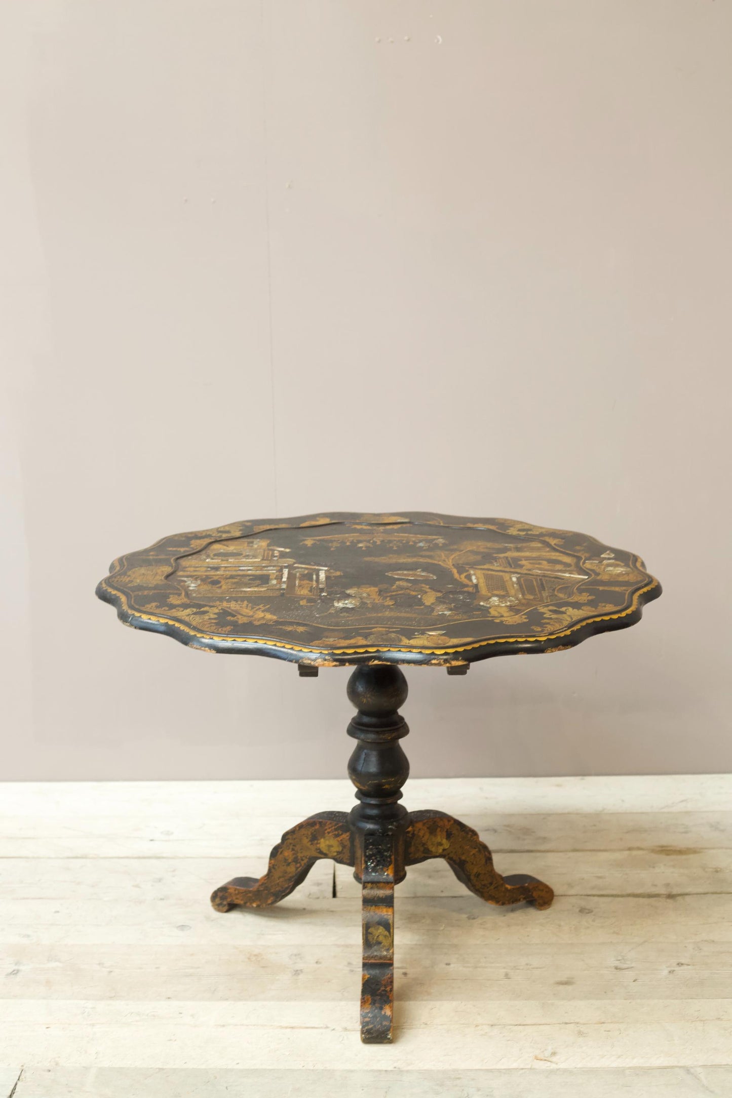 19th century Chinoiserie tilt top table