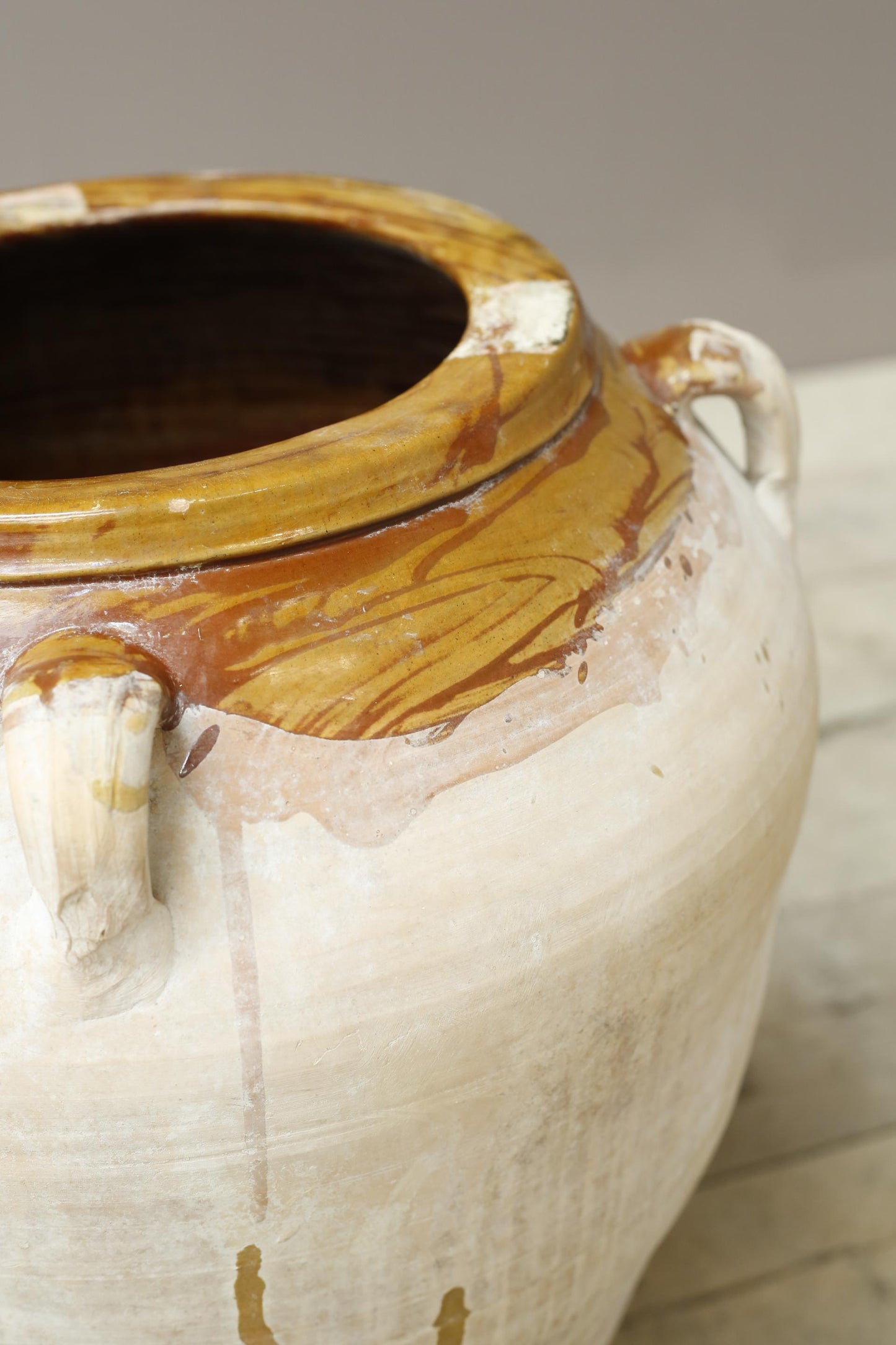 19th century Yellow glazed Spanish olive pot - Large