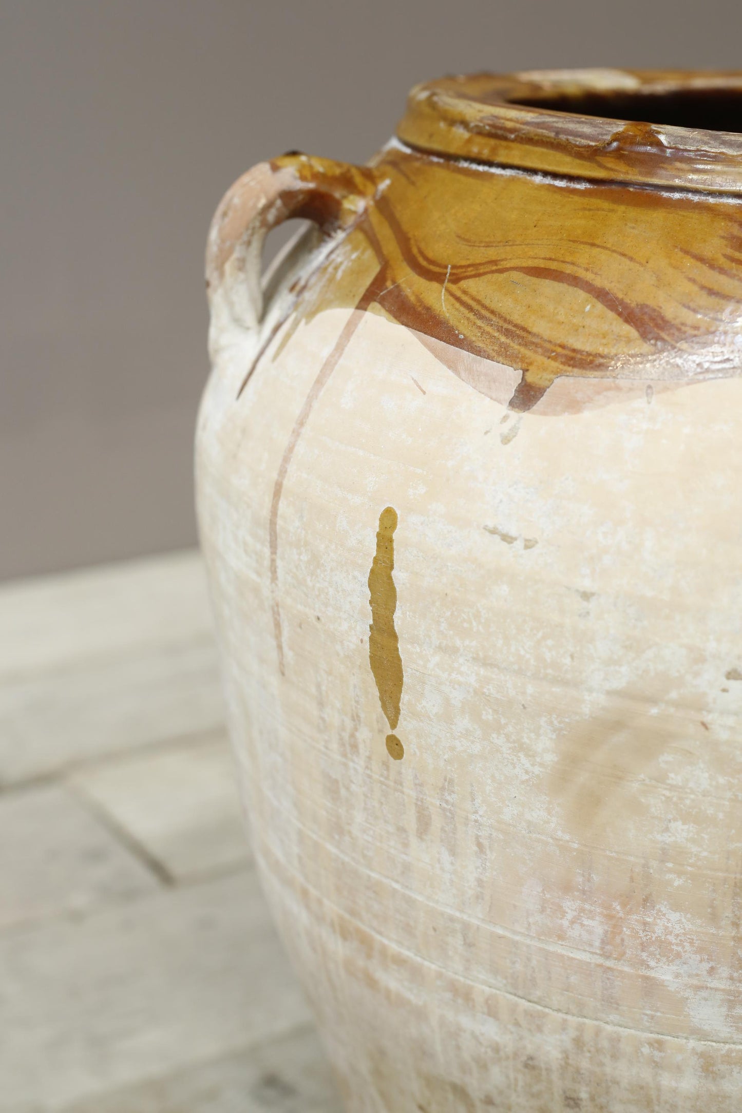 19th century Yellow glazed Spanish olive pot - Large