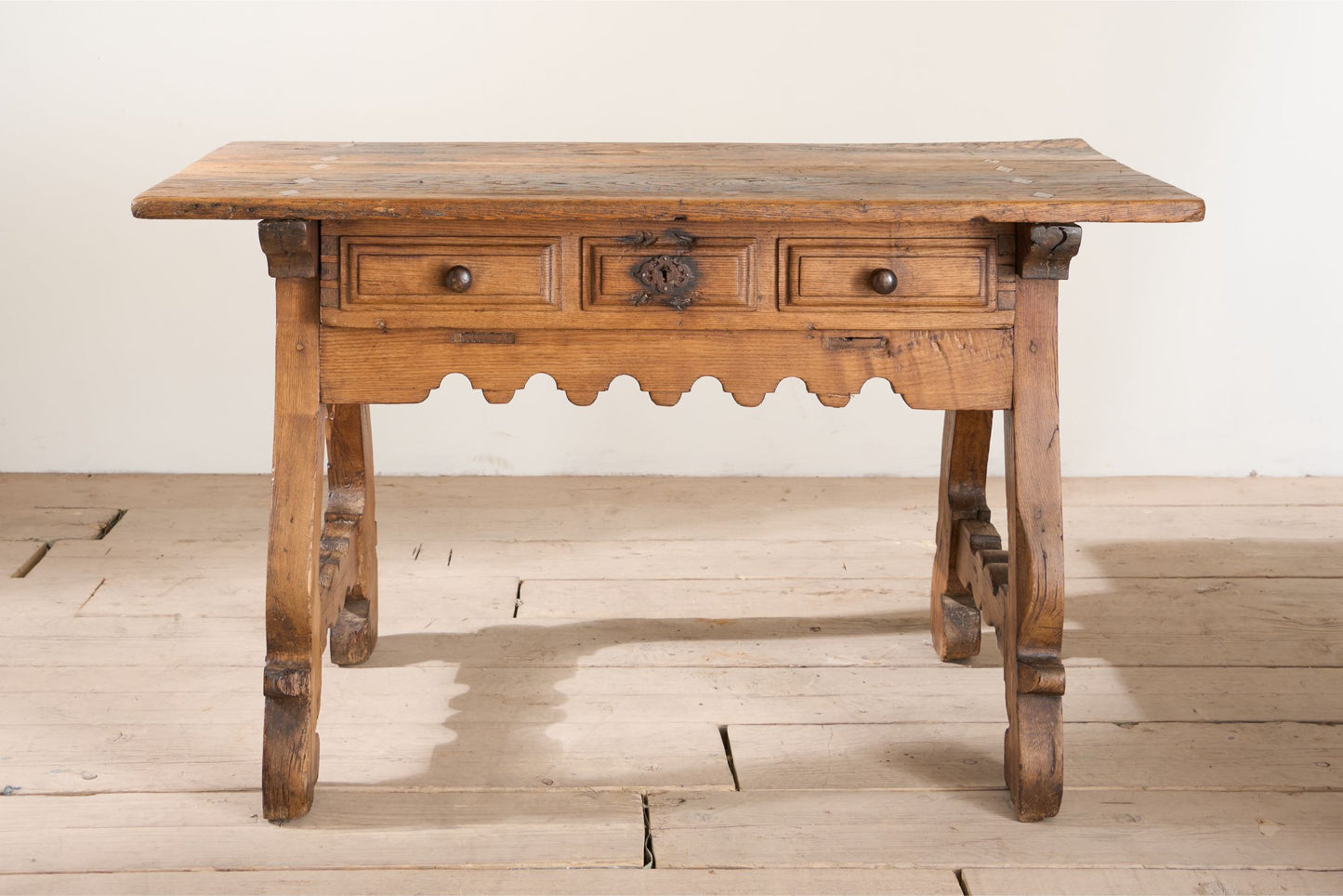18th century Spanish elm writing table