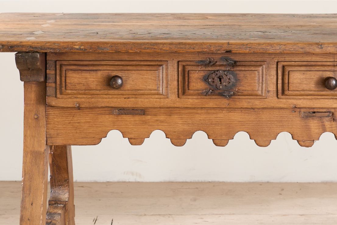 18th century Spanish elm writing table