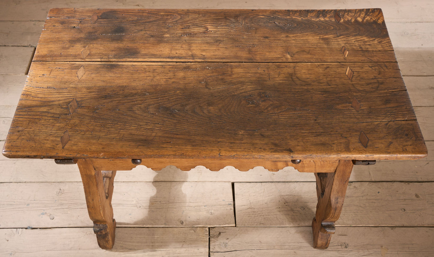 18th century Spanish elm writing table