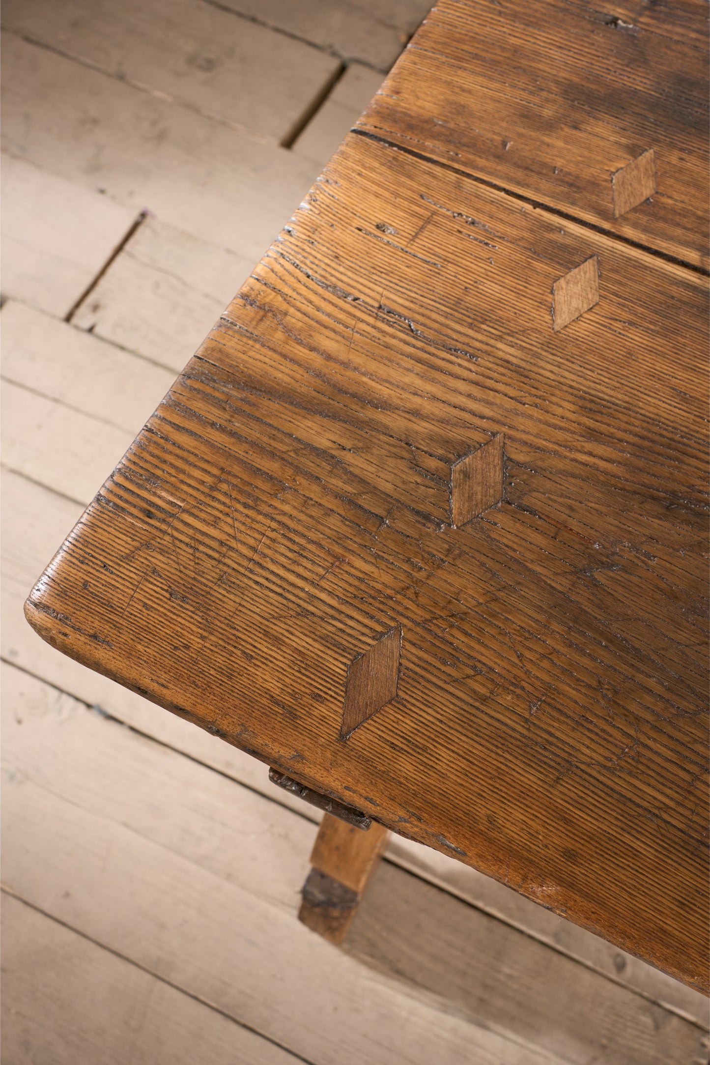 18th century Spanish elm writing table