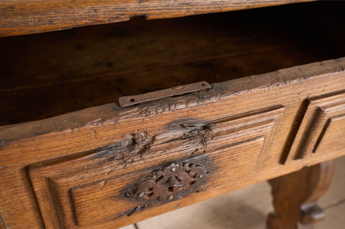 18th century Spanish elm writing table