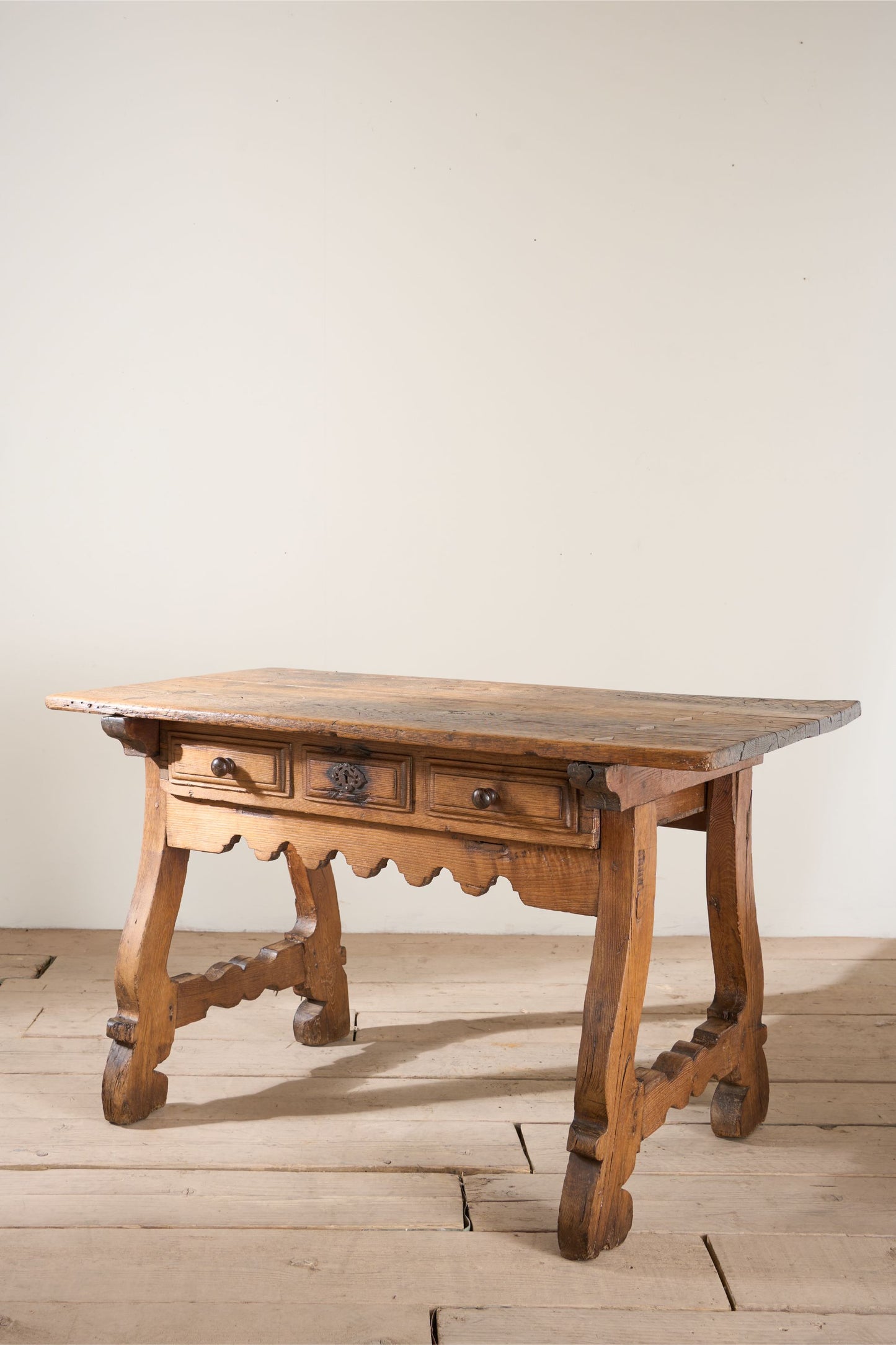 18th century Spanish elm writing table