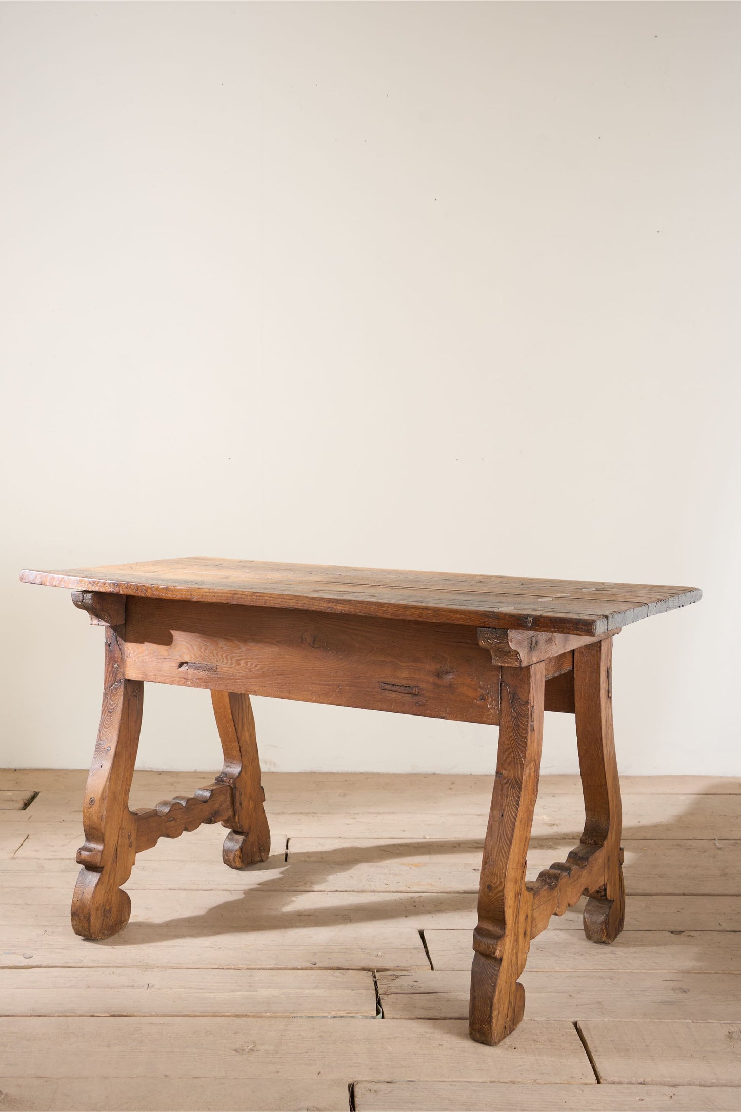 18th century Spanish elm writing table