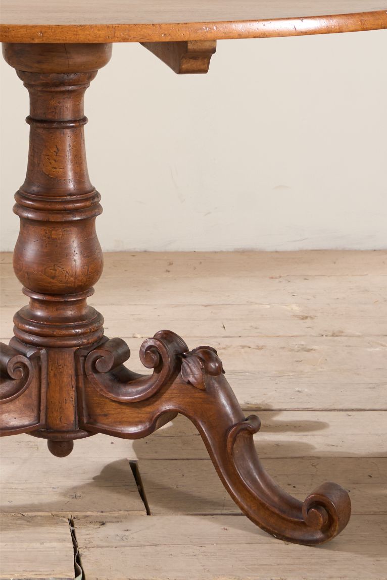 18th Century Italian walnut tilt top table