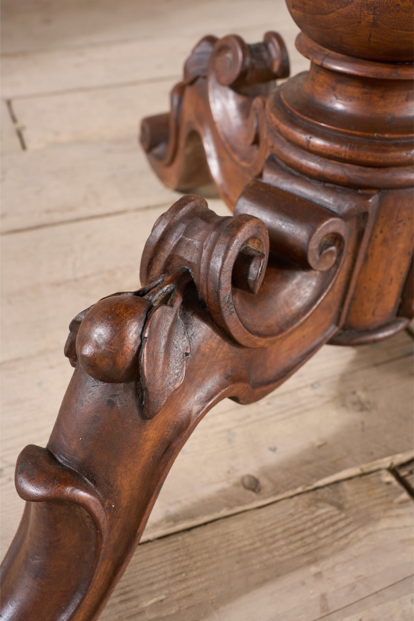 18th Century Italian walnut tilt top table
