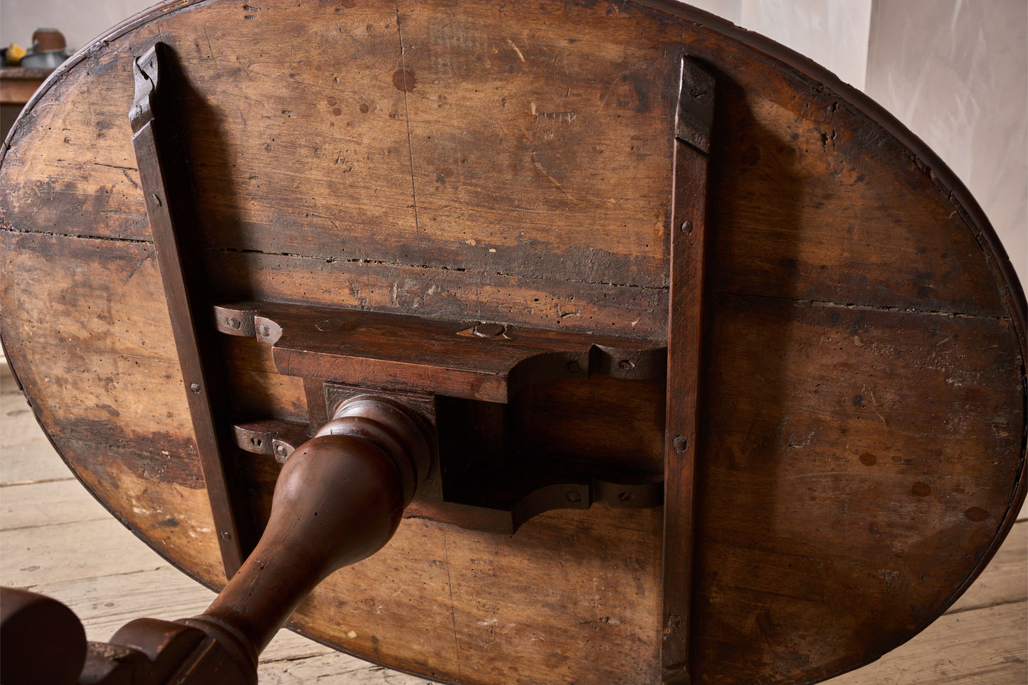 17th Century Italian Oyster veneered lamp table
