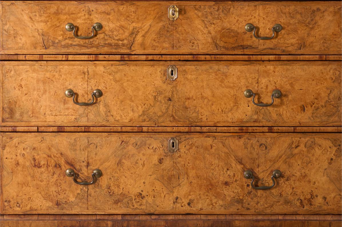 c.1720 English Georgian burr walnut chest of drawers
