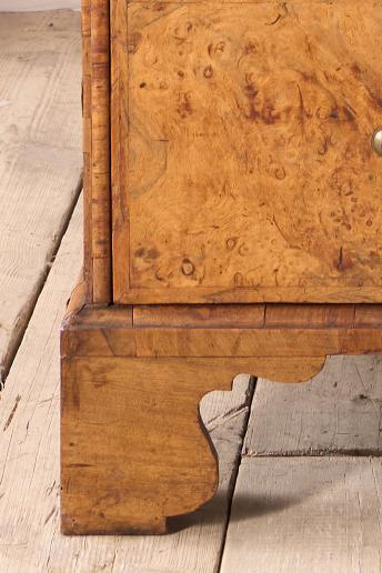 c.1720 English Georgian burr walnut chest of drawers