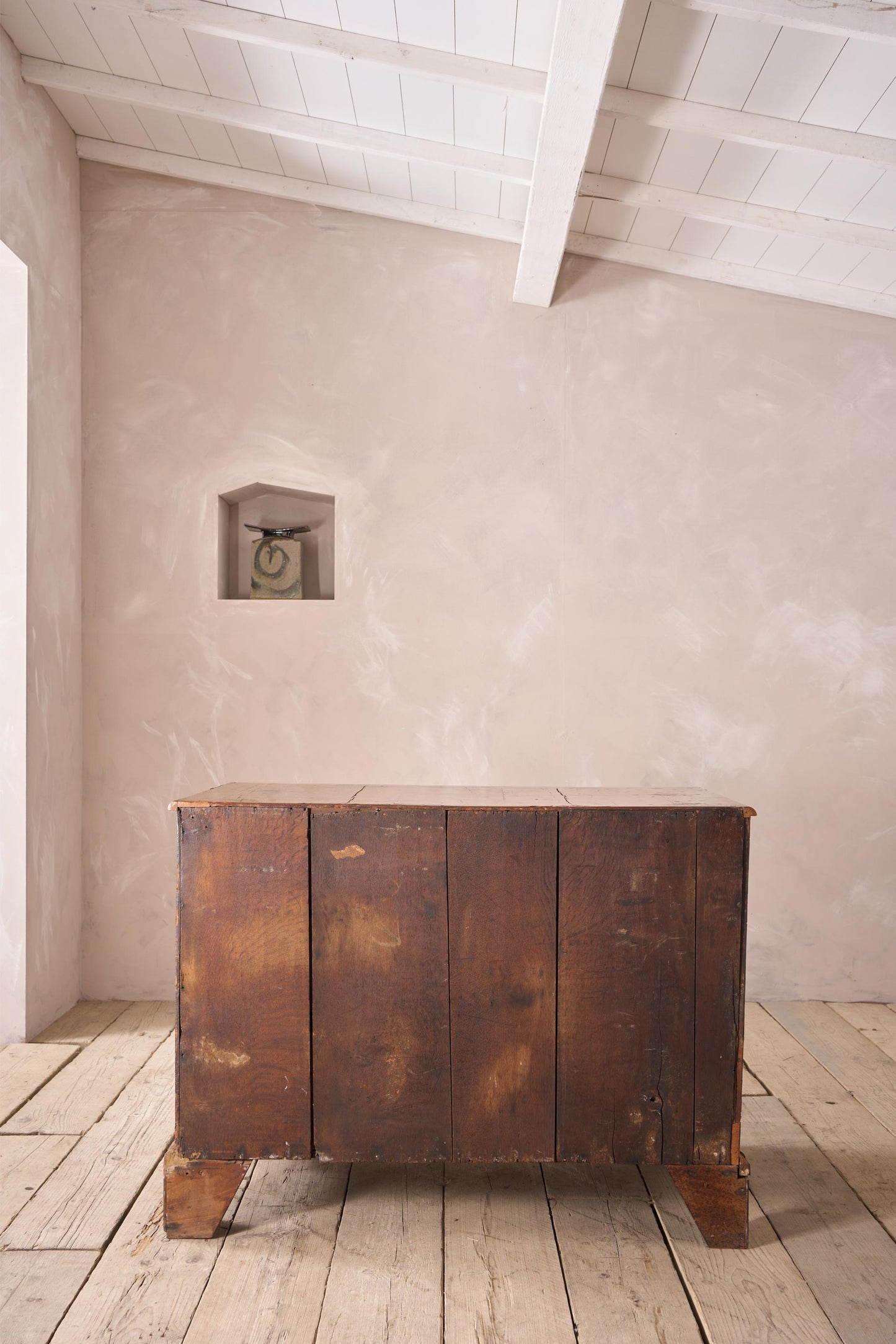 c.1720 English Georgian burr walnut chest of drawers