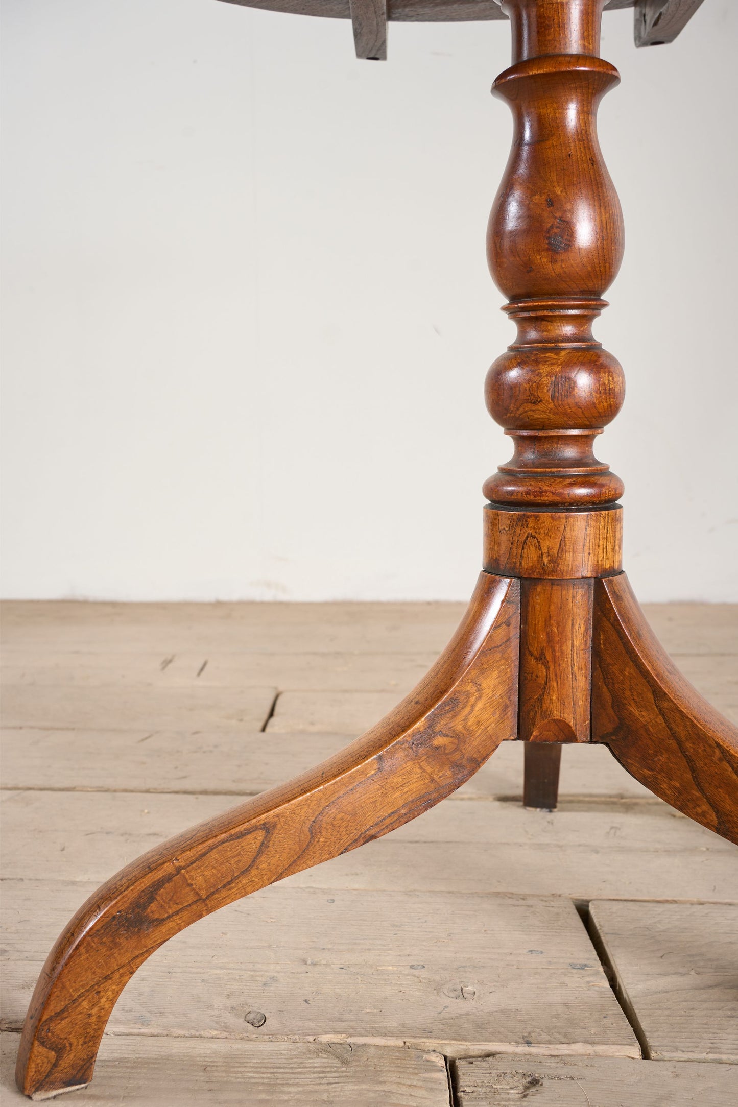 18th Century oak and elm tilt top wine table