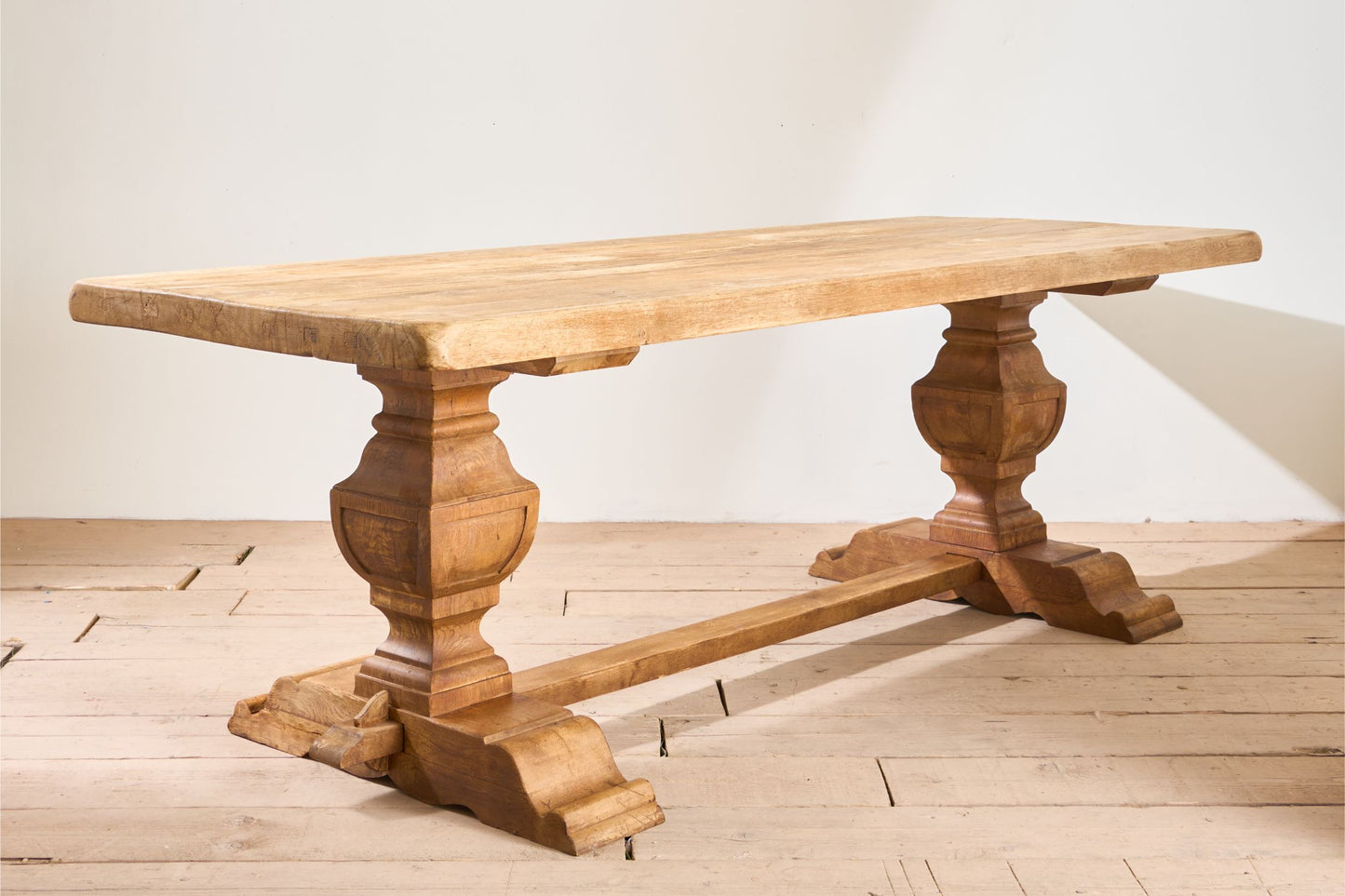 19th century Solid oak dining table