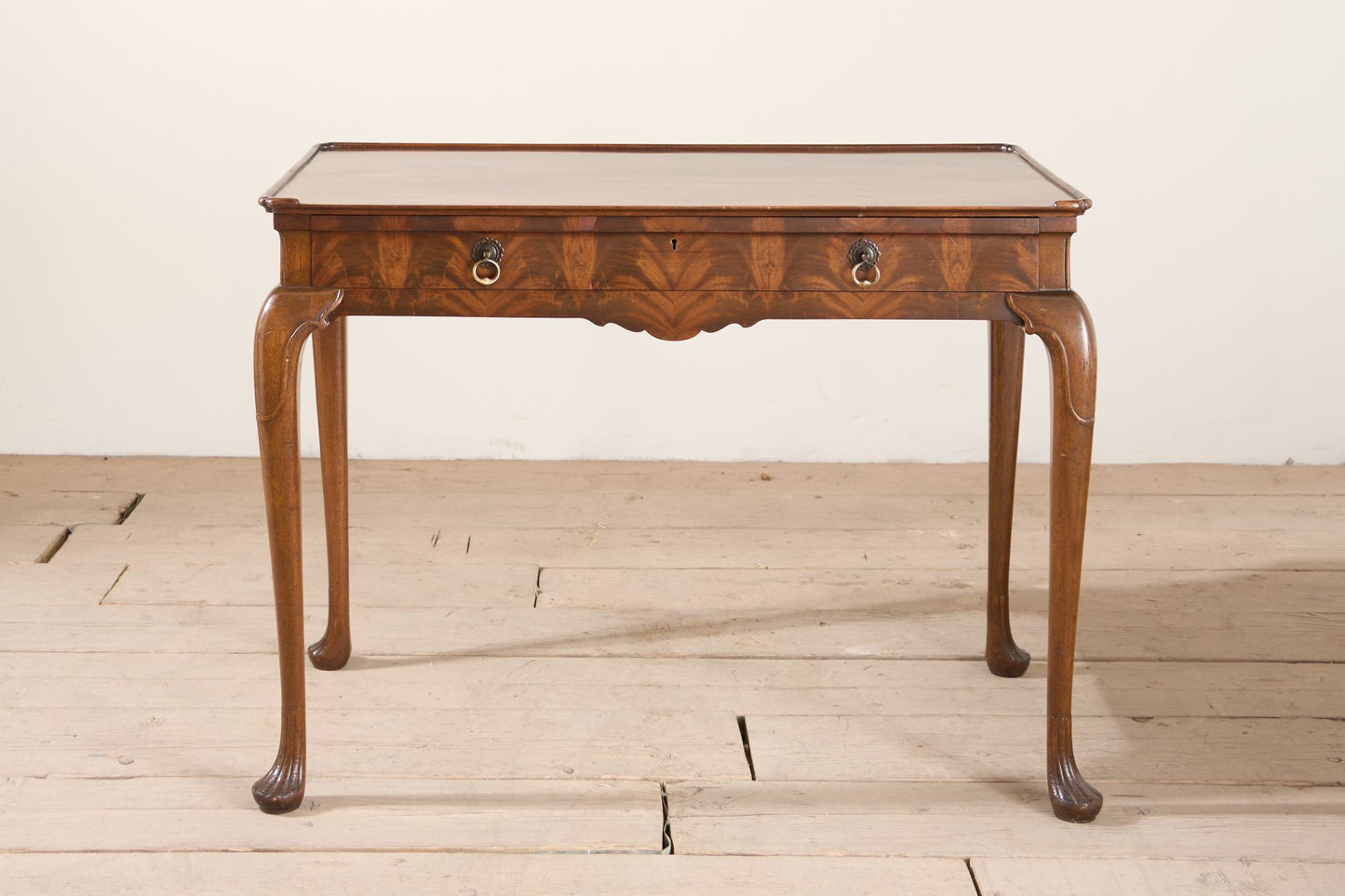 20th century Mahogany silver table by Whytock and Reid
