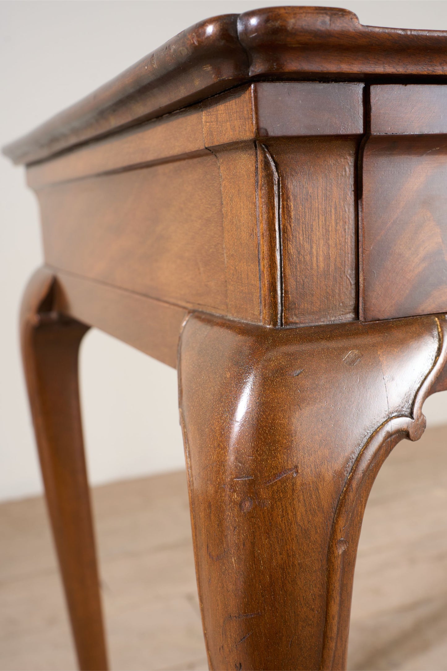 20th century Mahogany silver table by Whytock and Reid