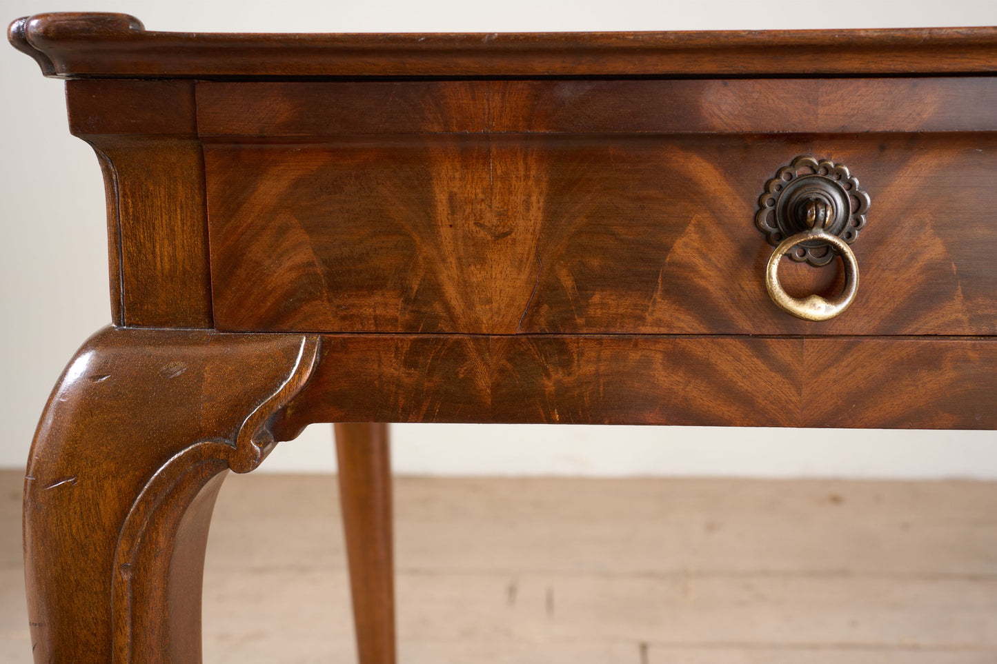 20th century Mahogany silver table by Whytock and Reid