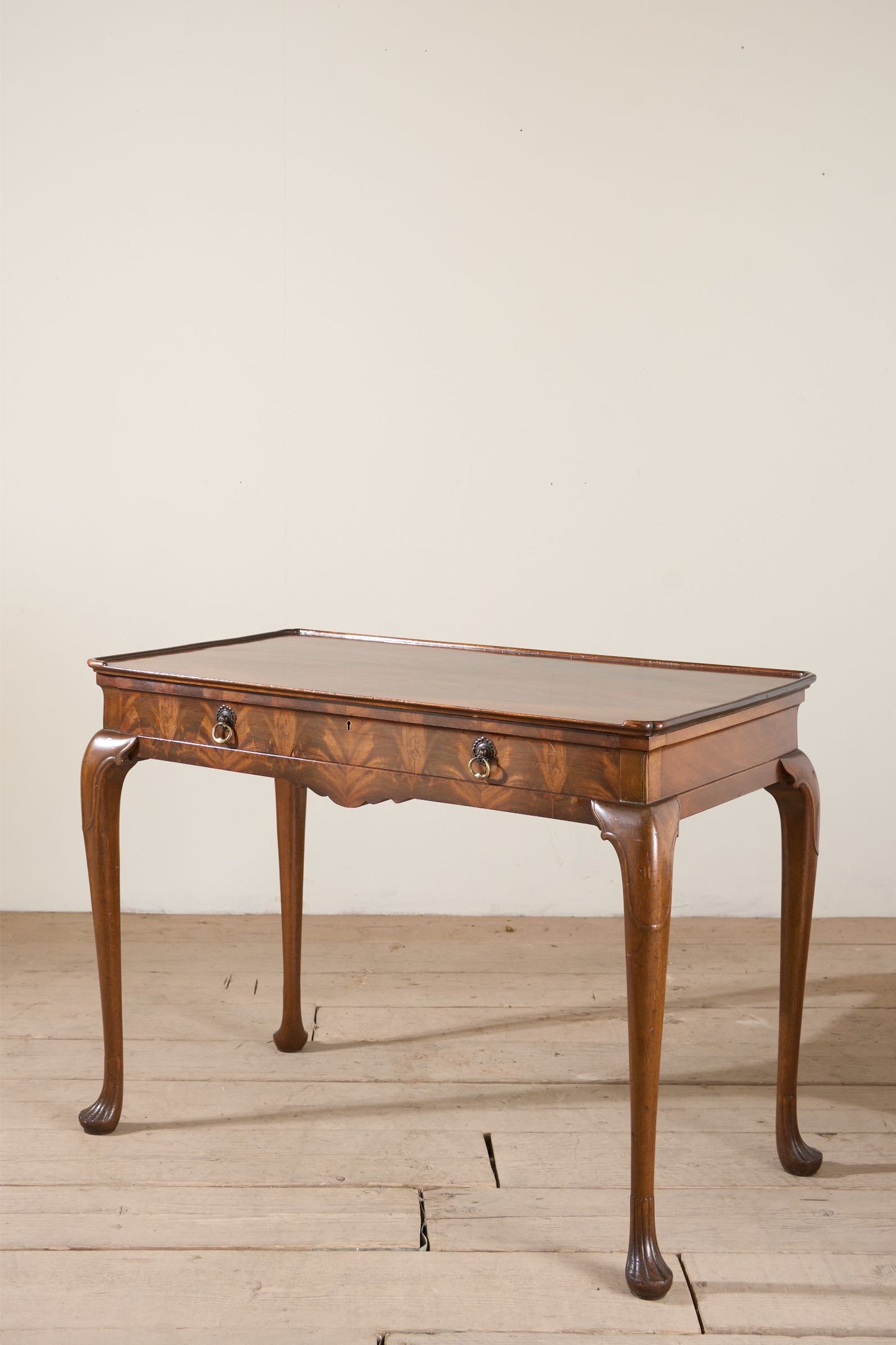 20th century Mahogany silver table by Whytock and Reid