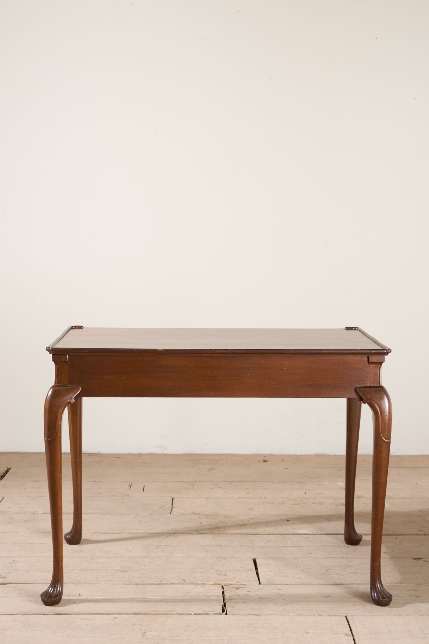 20th century Mahogany silver table by Whytock and Reid