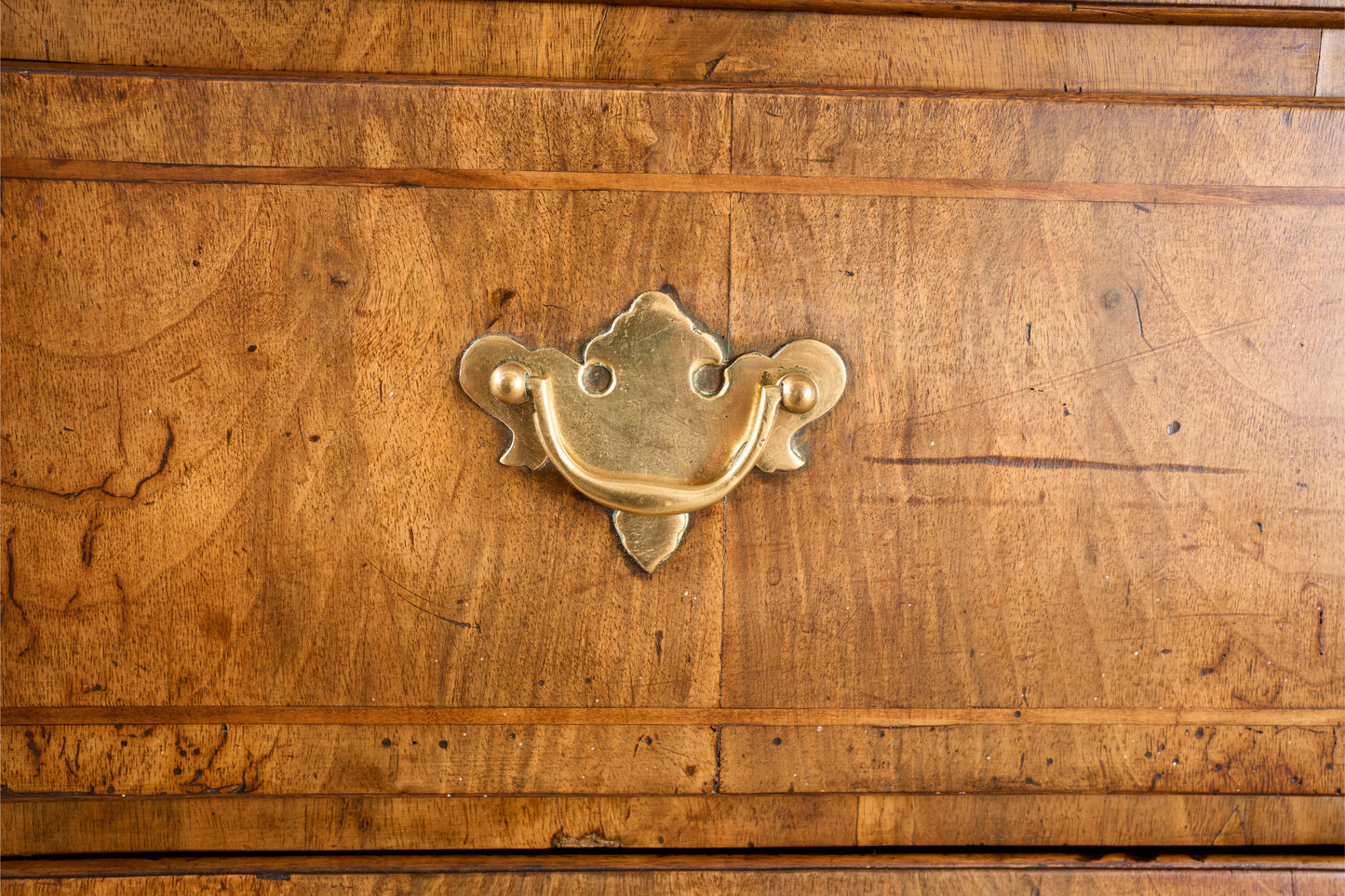 18th century Walnut chest of drawers