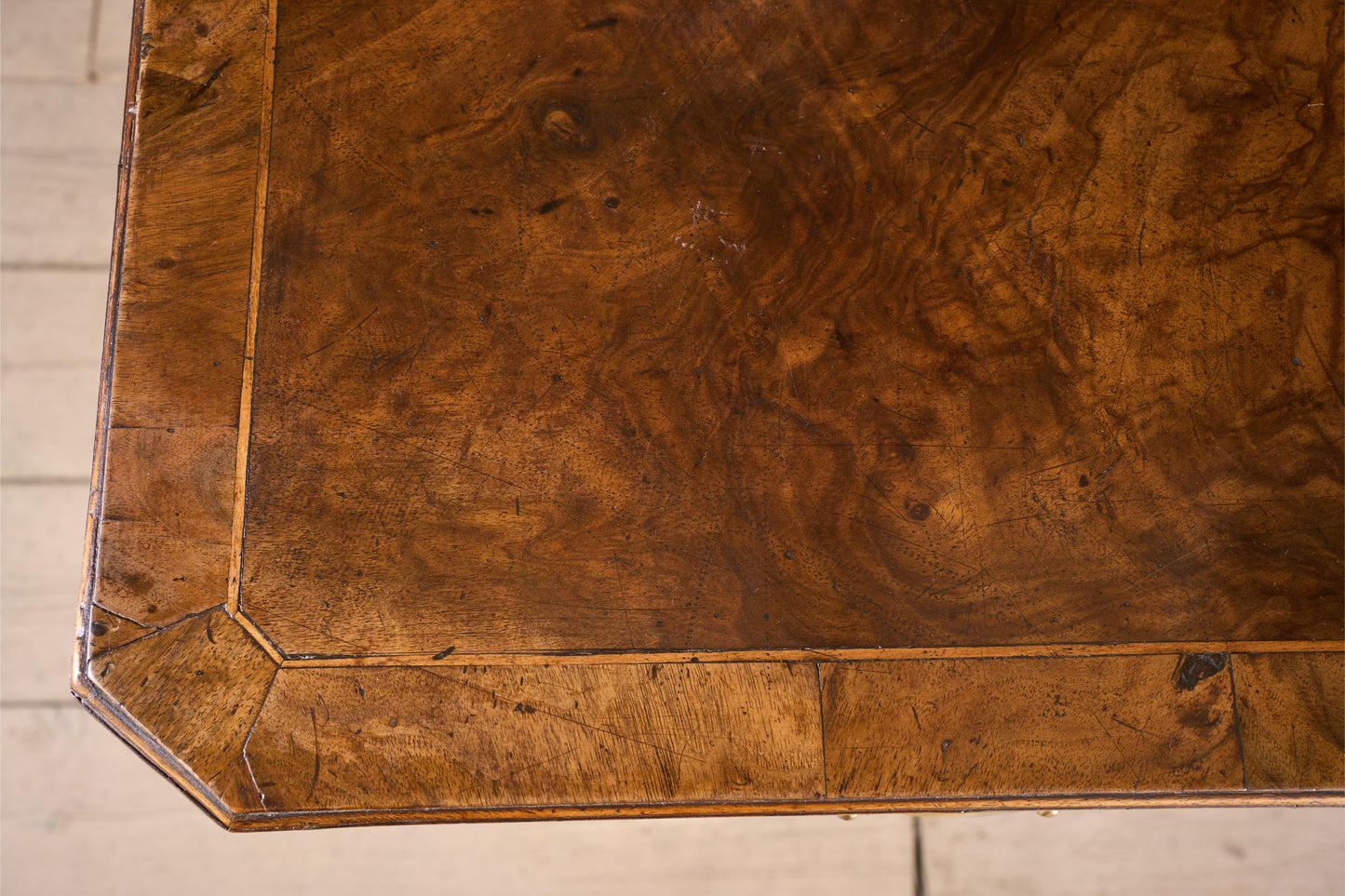 18th century Walnut chest of drawers
