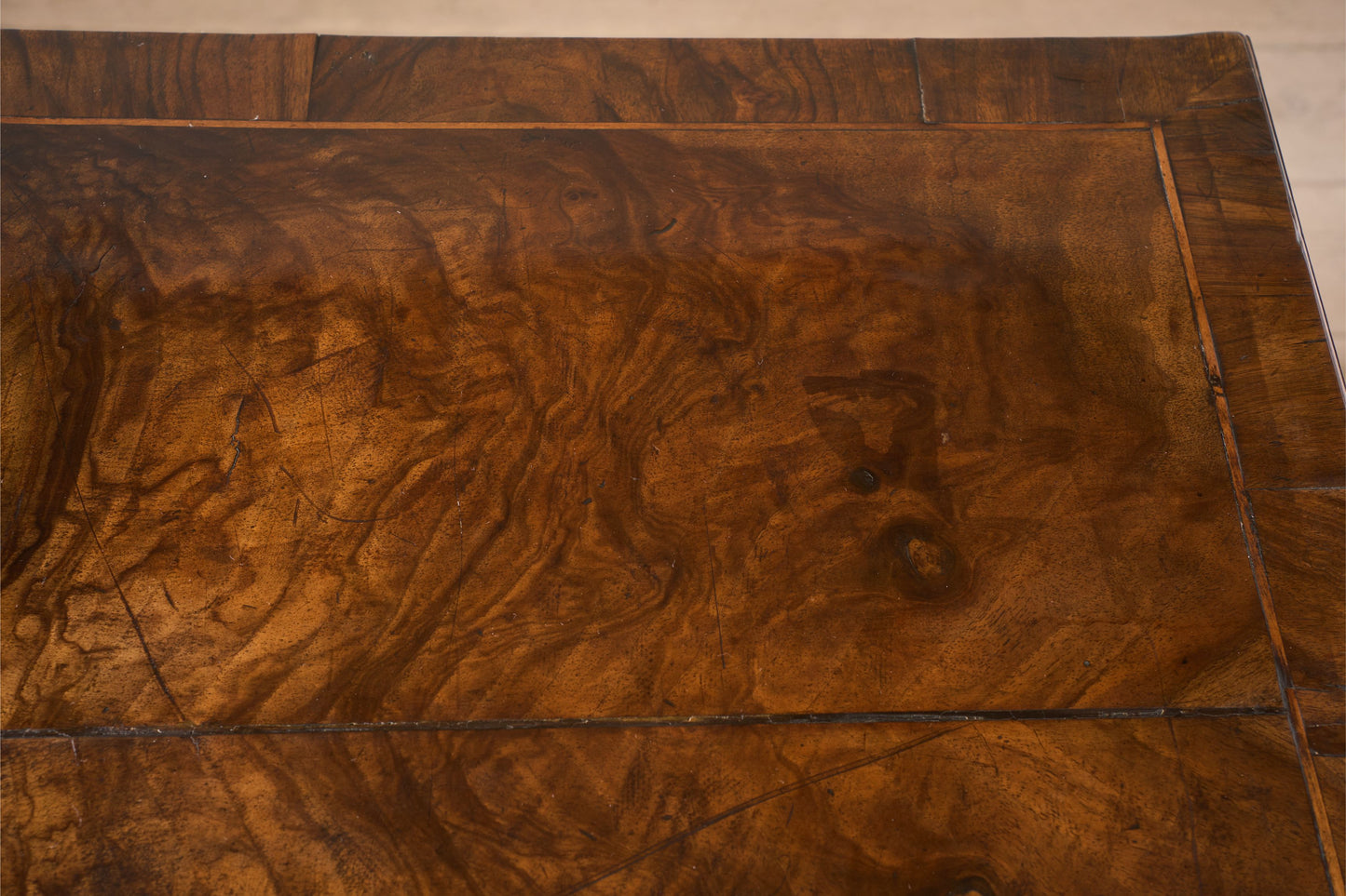 18th century Walnut chest of drawers