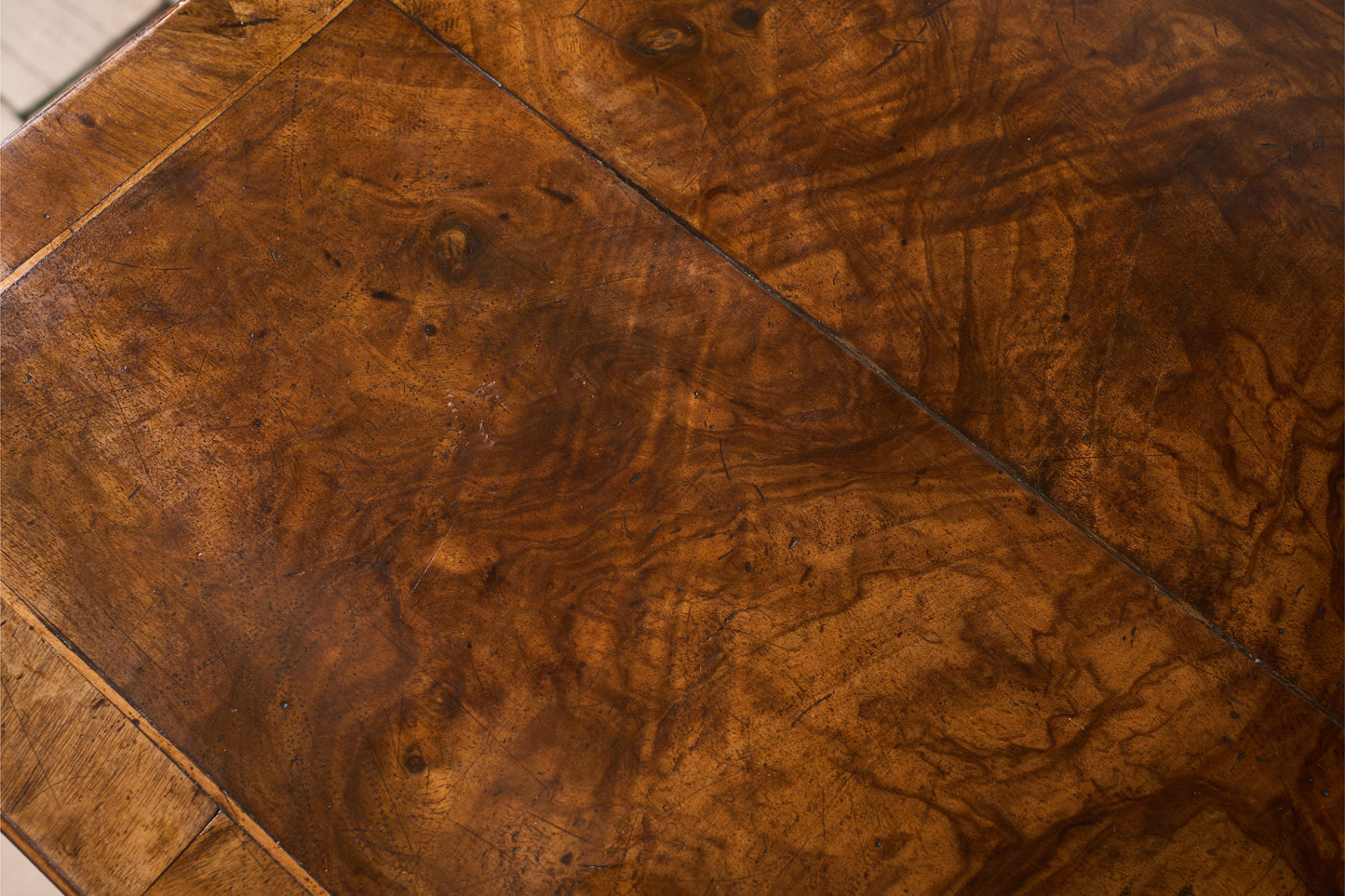 18th century Walnut chest of drawers