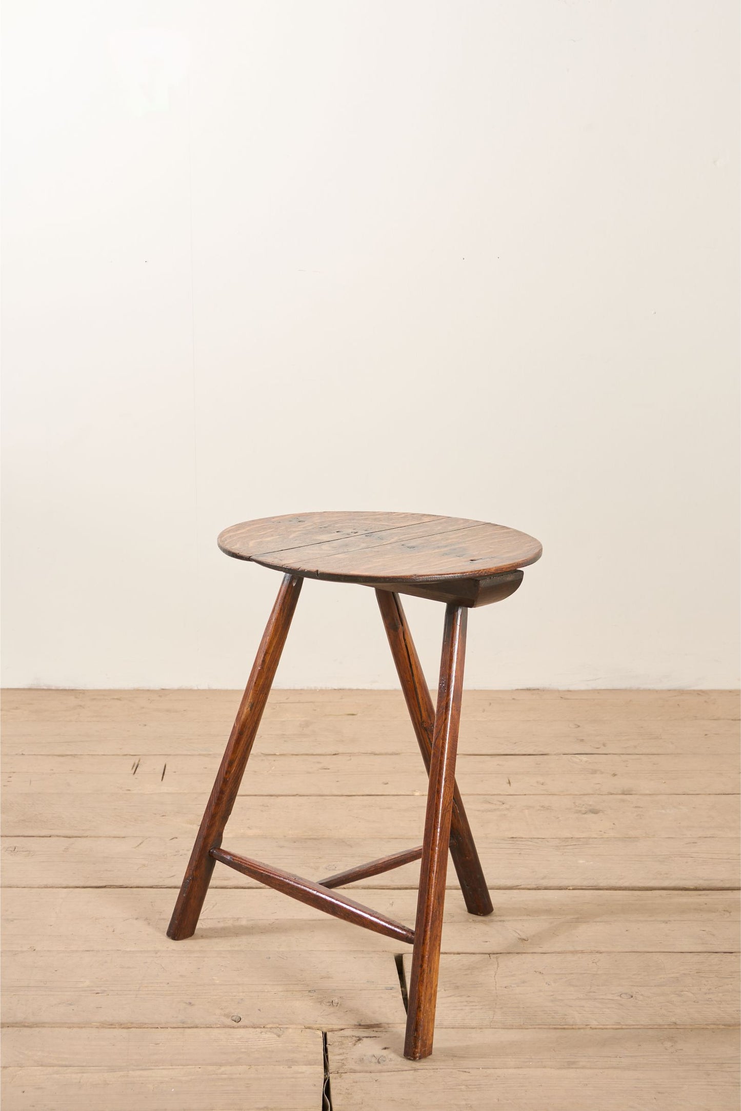 Rare late 18th early 19th century Elm cricket table