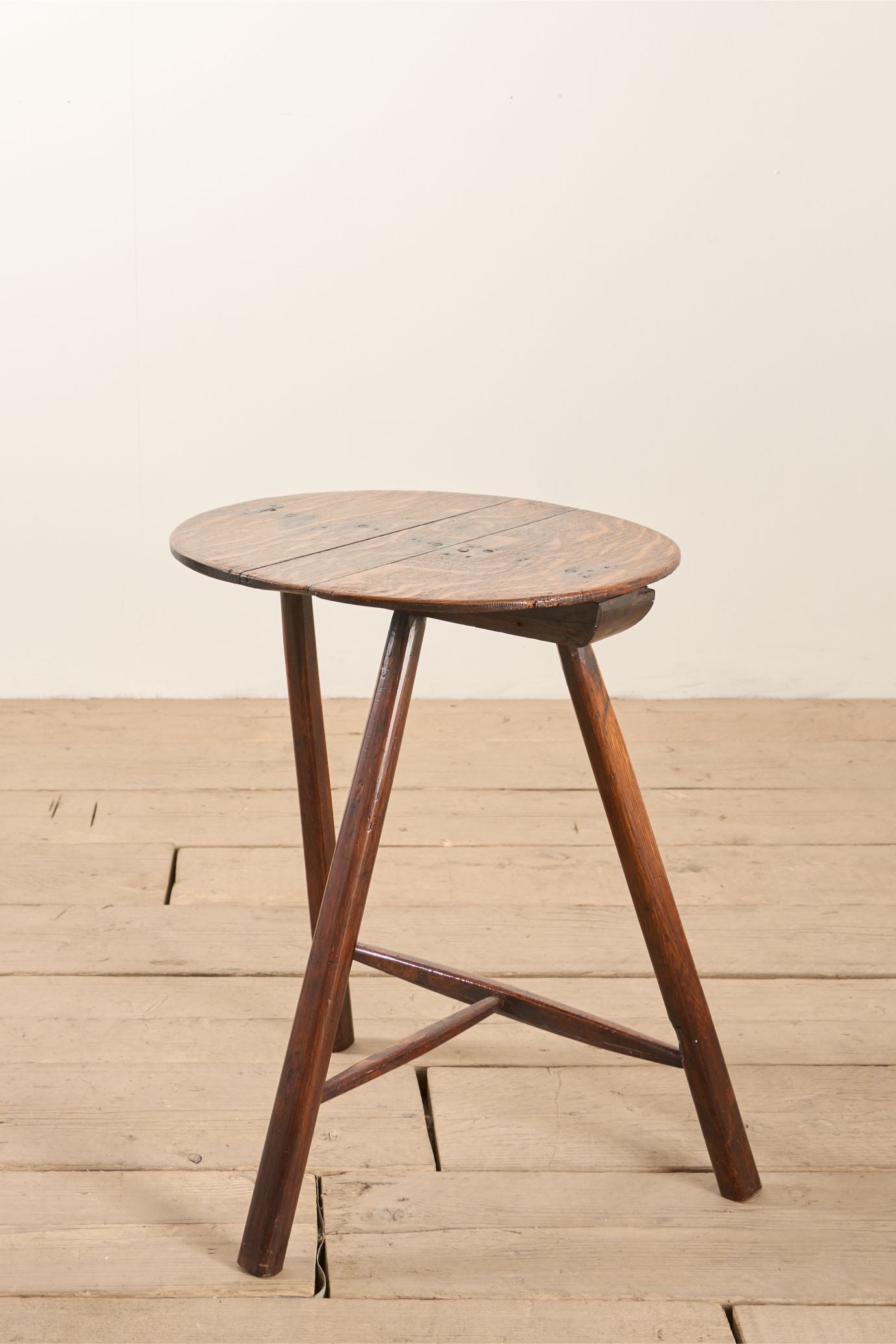 Rare late 18th early 19th century Elm cricket table