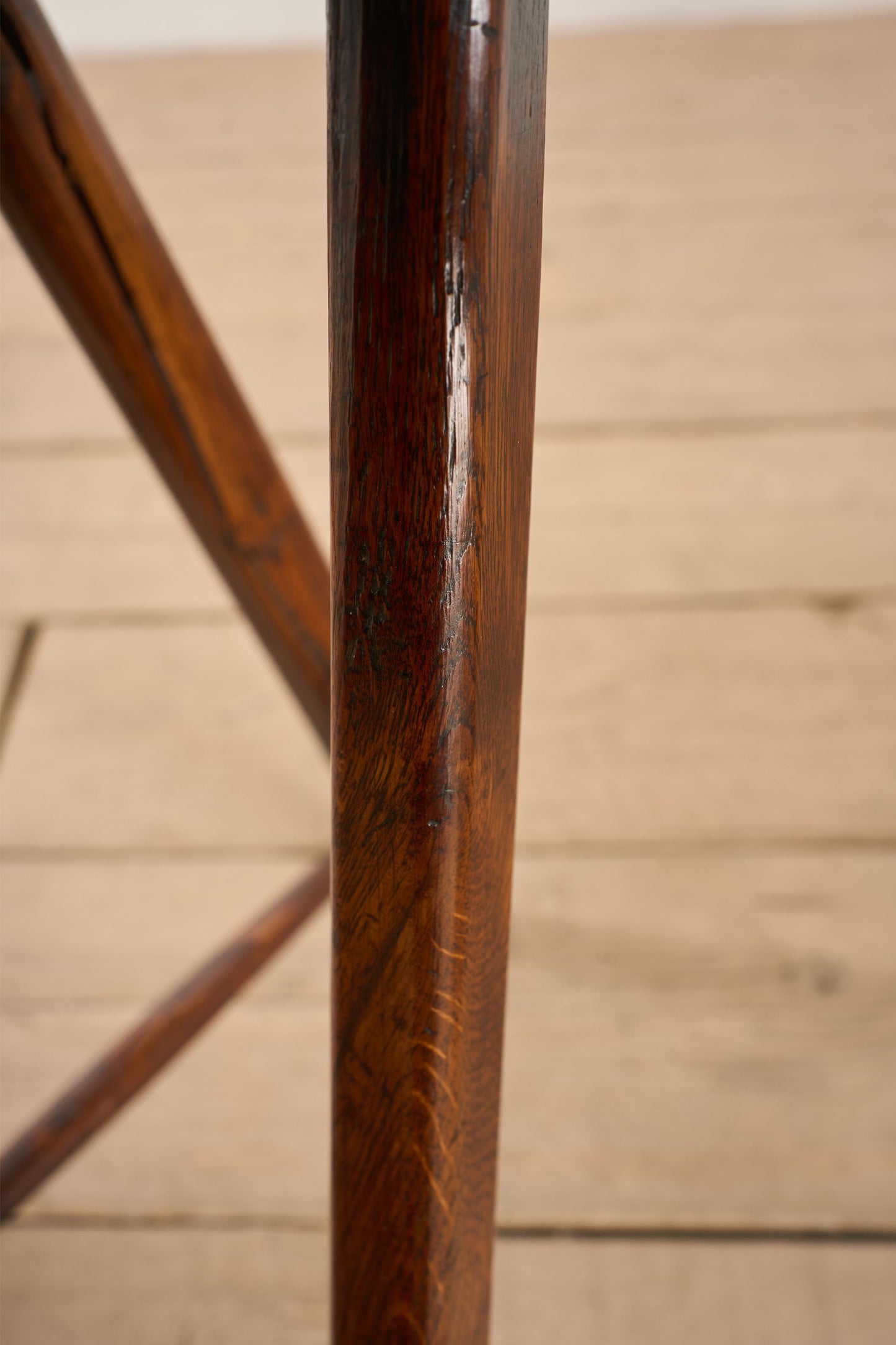 Rare late 18th early 19th century Elm cricket table