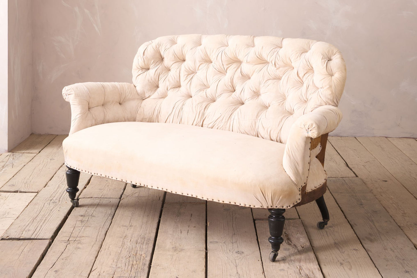Napoleon III buttoned curved back sofa