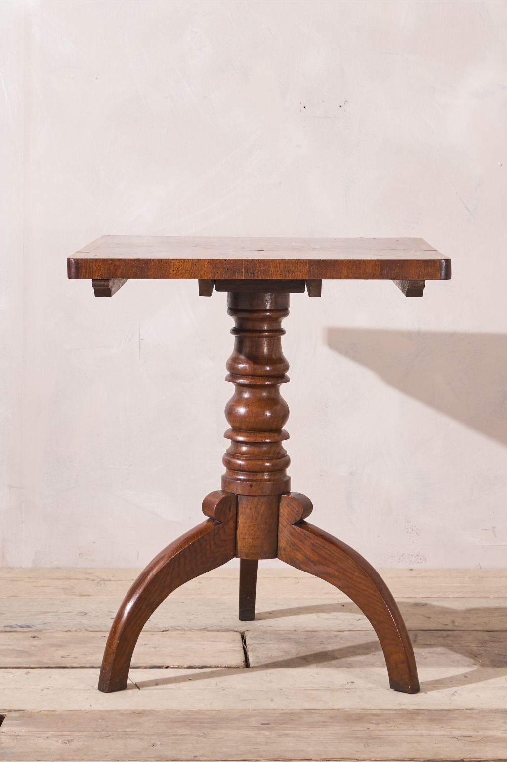 Unusual 18th century Burr oak welsh tilt top table