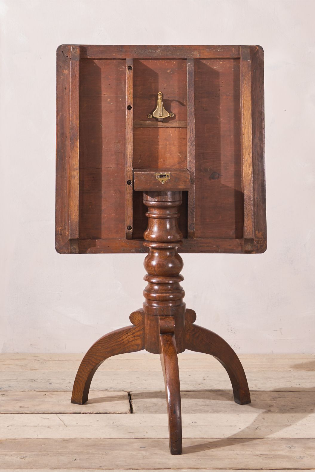 Unusual 18th century Burr oak welsh tilt top table