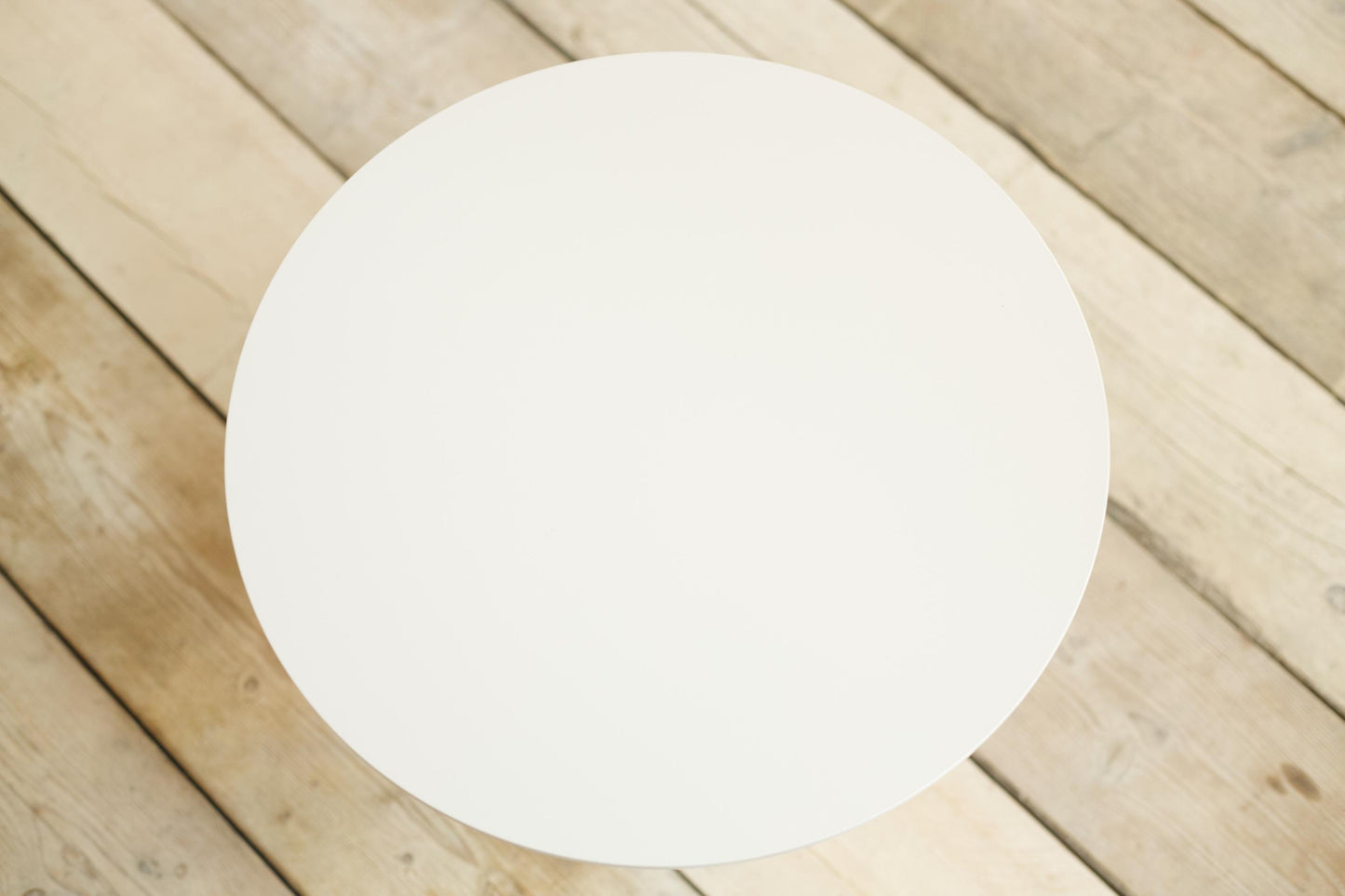 'Glen' turned wood and lacquered side table - Haar