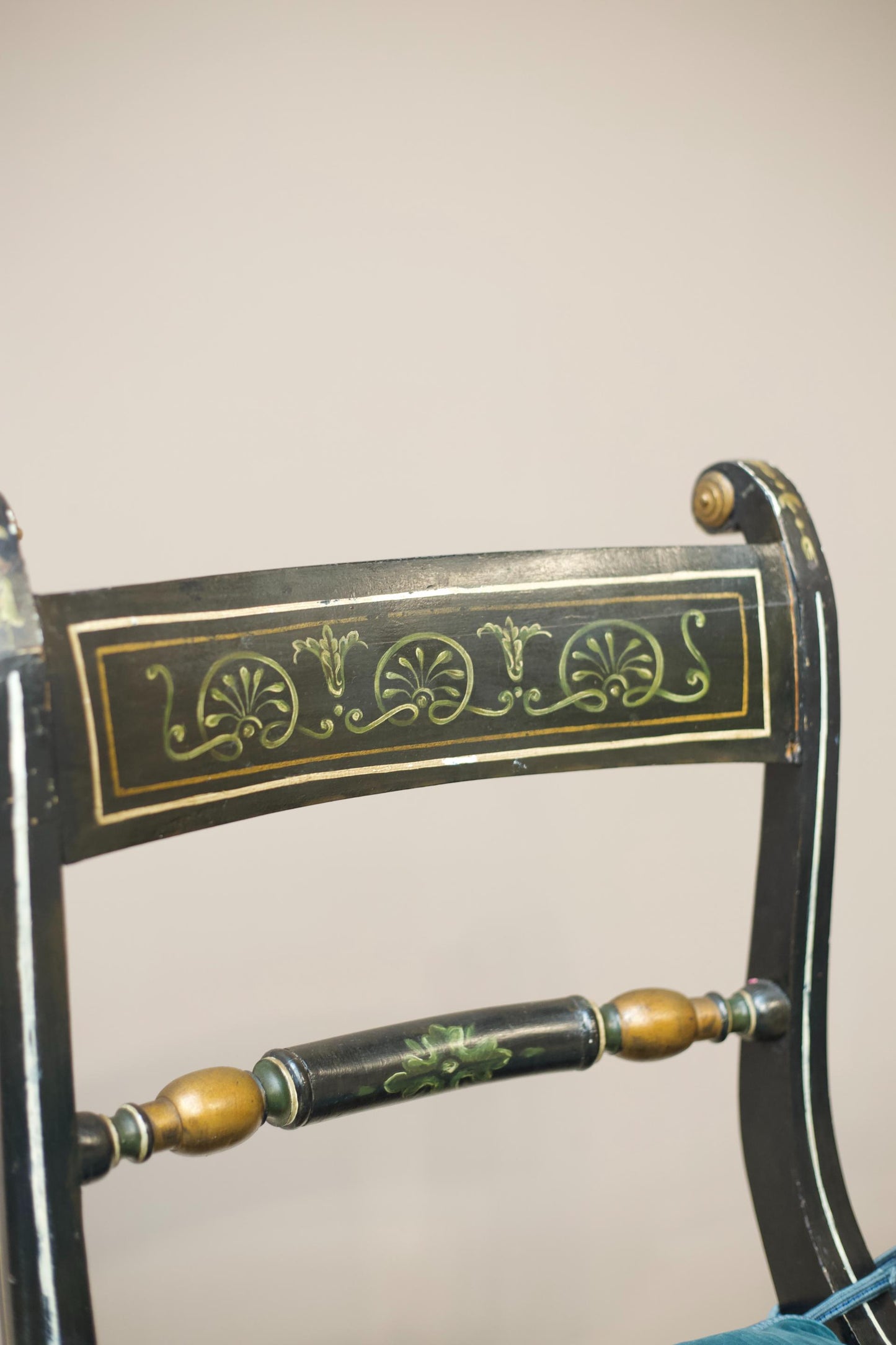 Set of 8 Georgian regency period dining chairs with painted decoration